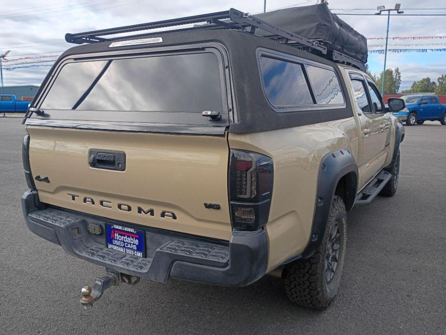 2018 TAN TOYOTA TACOMA DOUBLE CAB (3TMDZ5BN6JM) with an 3.5L engine, Automatic transmission, located at 2525 S. Cushman, Fairbanks, AK, 99701, (907) 452-5707, 64.824036, -147.712311 - Photo#2