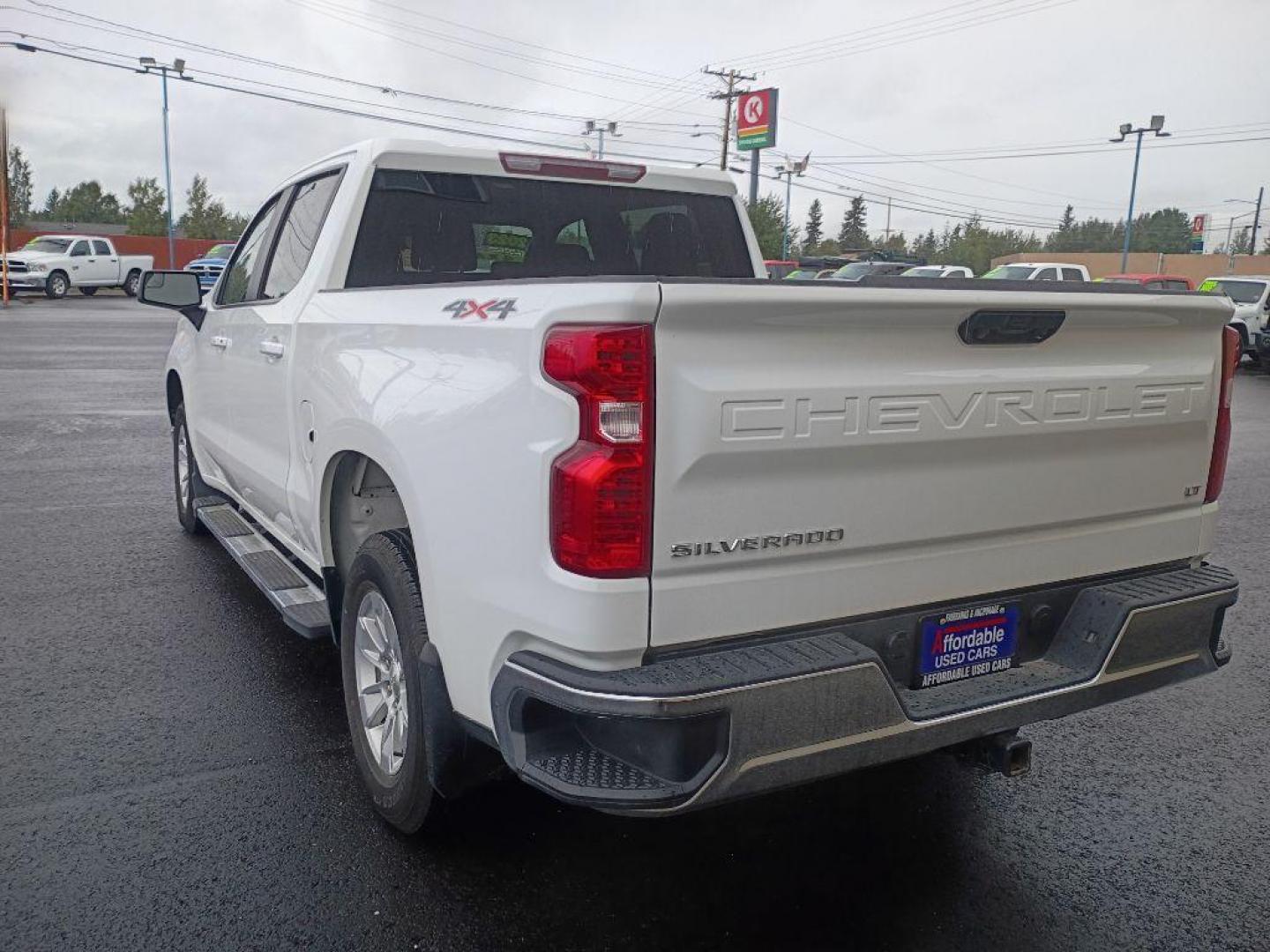 2023 WHITE CHEVROLET SILVERADO 1500 LT (1GCUDDED5PZ) with an 5.3L engine, Automatic transmission, located at 2525 S. Cushman, Fairbanks, AK, 99701, (907) 452-5707, 64.824036, -147.712311 - Photo#4
