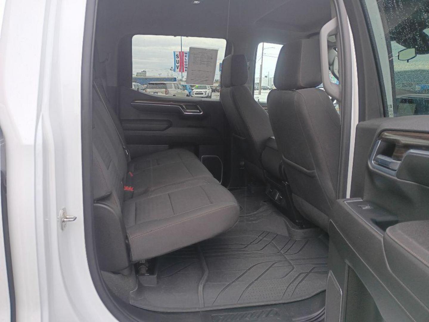 2023 WHITE CHEVROLET SILVERADO 1500 LT (1GCUDDED5PZ) with an 5.3L engine, Automatic transmission, located at 2525 S. Cushman, Fairbanks, AK, 99701, (907) 452-5707, 64.824036, -147.712311 - Photo#5