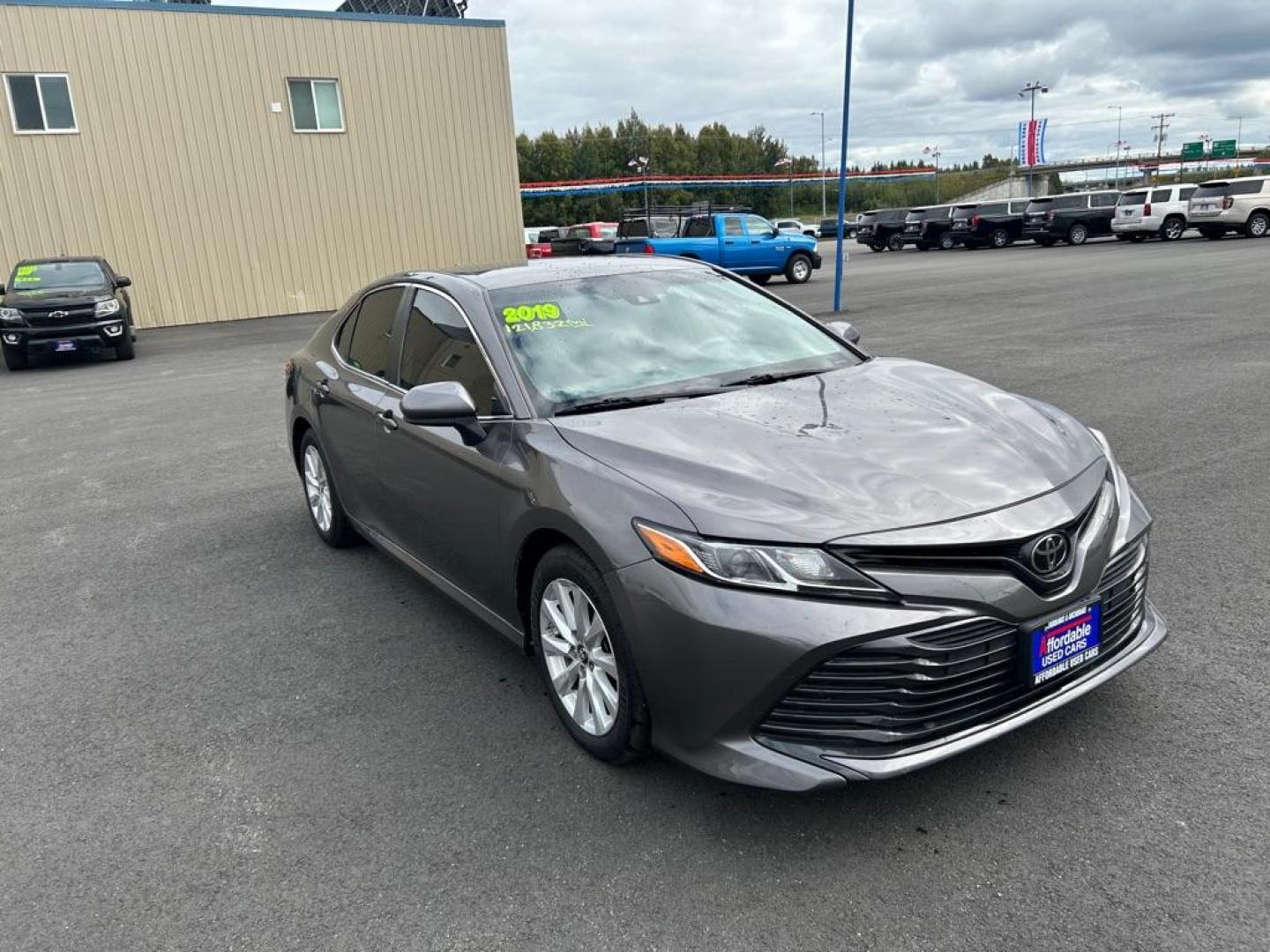 2019 GRAY TOYOTA CAMRY L (4T1B11HK6KU) with an 2.5L engine, Automatic transmission, located at 2525 S. Cushman, Fairbanks, AK, 99701, (907) 452-5707, 64.824036, -147.712311 - Photo#1