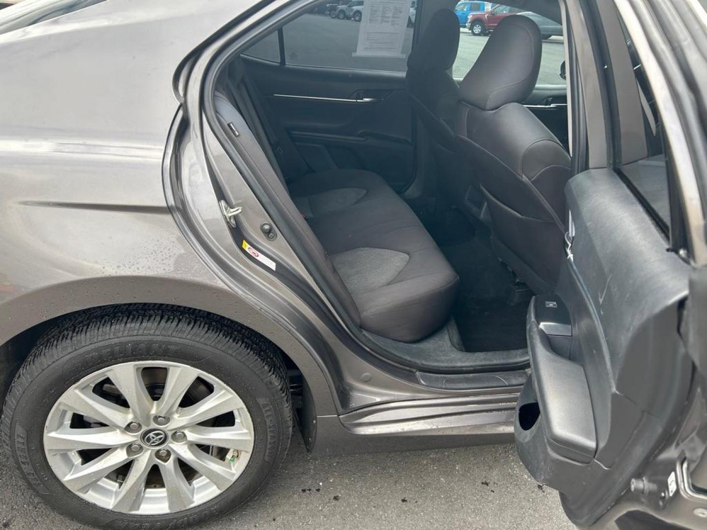 2019 GRAY TOYOTA CAMRY L (4T1B11HK6KU) with an 2.5L engine, Automatic transmission, located at 2525 S. Cushman, Fairbanks, AK, 99701, (907) 452-5707, 64.824036, -147.712311 - Photo#5