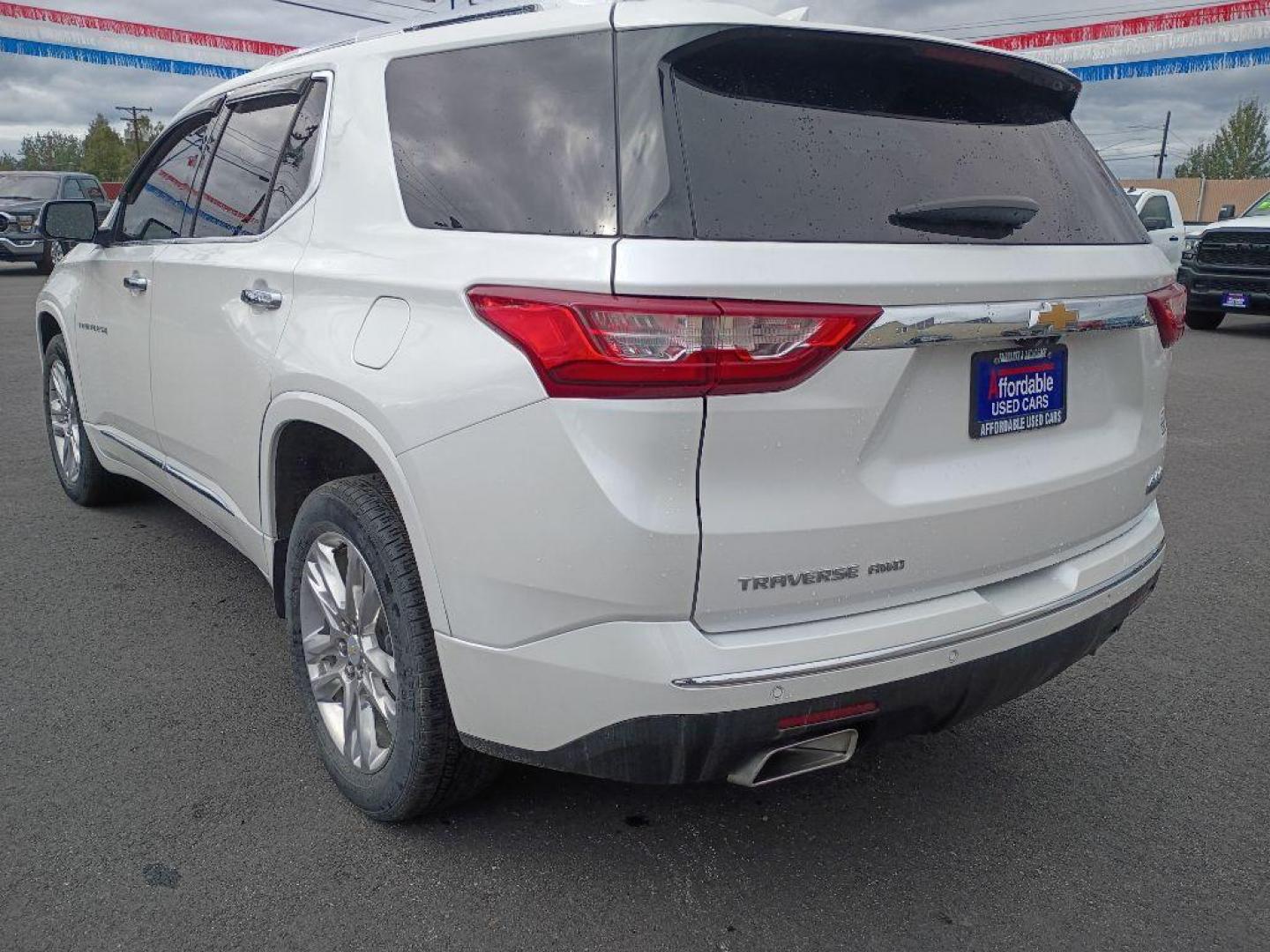 2021 WHITE CHEVROLET TRAVERSE HIGH COUNTRY (1GNEVNKW3MJ) with an 3.6L engine, Automatic transmission, located at 2525 S. Cushman, Fairbanks, AK, 99701, (907) 452-5707, 64.824036, -147.712311 - Photo#2