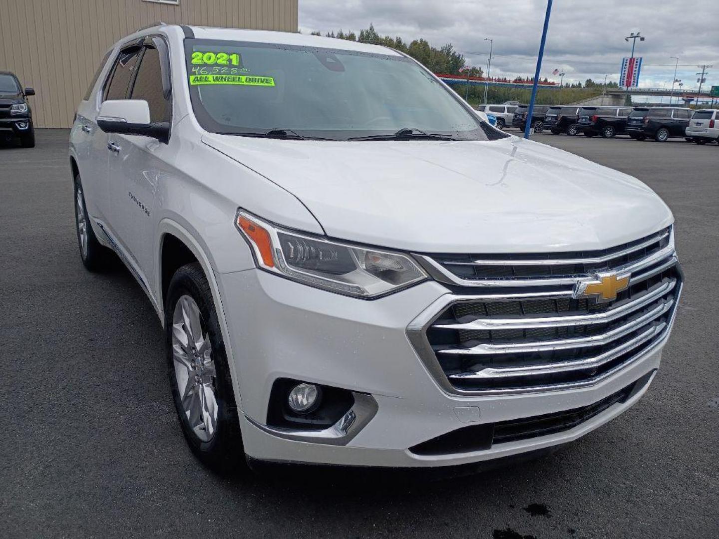 2021 WHITE CHEVROLET TRAVERSE HIGH COUNTRY (1GNEVNKW3MJ) with an 3.6L engine, Automatic transmission, located at 2525 S. Cushman, Fairbanks, AK, 99701, (907) 452-5707, 64.824036, -147.712311 - Photo#0
