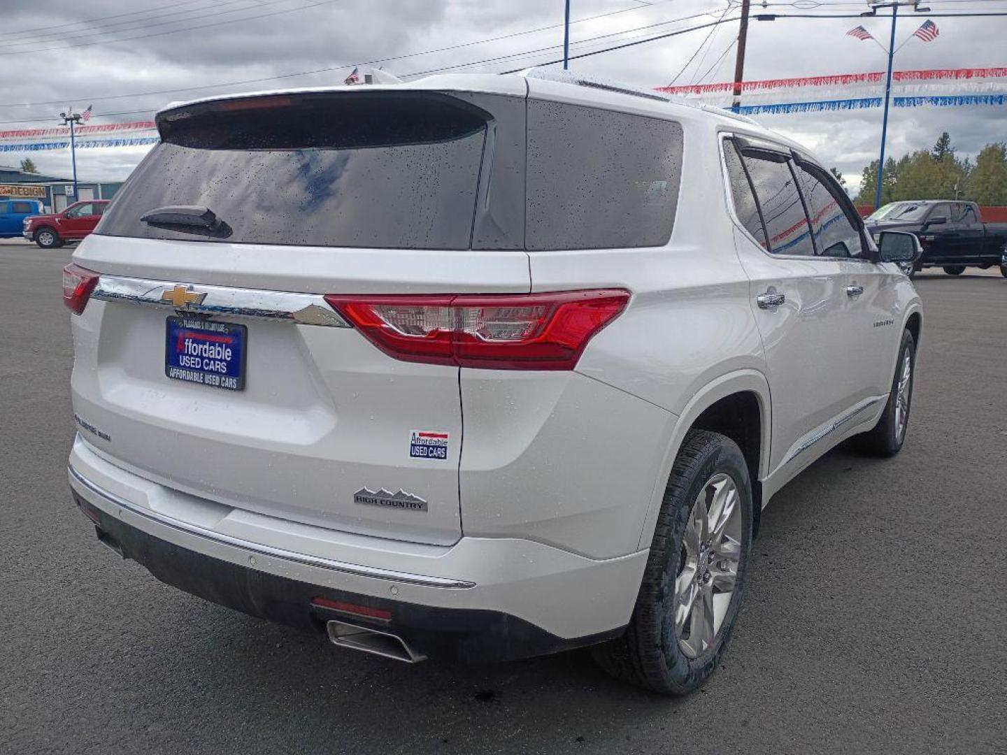 2021 WHITE CHEVROLET TRAVERSE HIGH COUNTRY (1GNEVNKW3MJ) with an 3.6L engine, Automatic transmission, located at 2525 S. Cushman, Fairbanks, AK, 99701, (907) 452-5707, 64.824036, -147.712311 - Photo#3