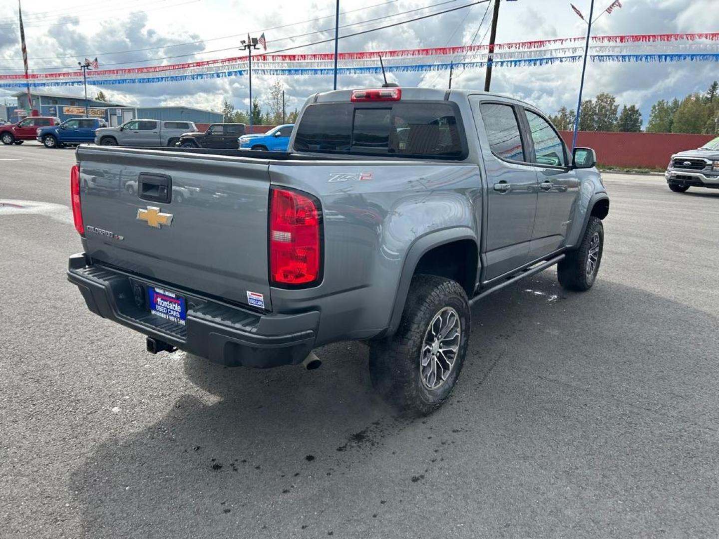 2018 GRAY CHEVROLET COLORADO ZR2 (1GCGTEEN6J1) with an 3.6L engine, Automatic transmission, located at 2525 S. Cushman, Fairbanks, AK, 99701, (907) 452-5707, 64.824036, -147.712311 - Photo#2