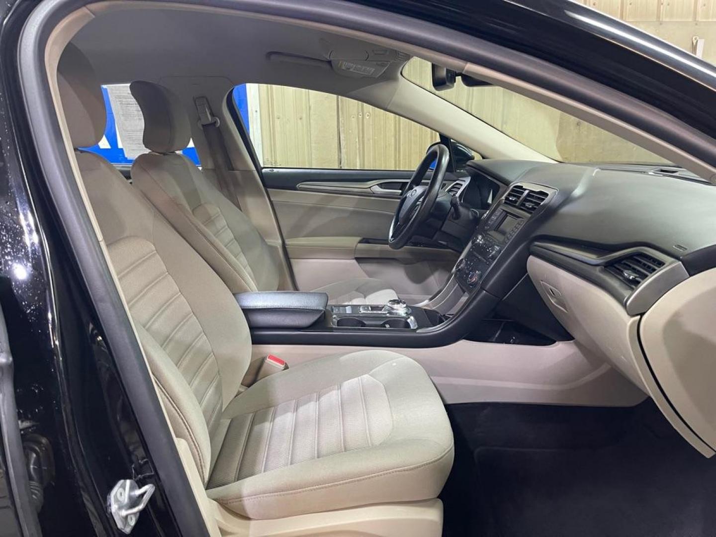 2018 BLACK FORD FUSION SE (3FA6P0H7XJR) with an 2.5L engine, Automatic transmission, located at 2525 S. Cushman, Fairbanks, AK, 99701, (907) 452-5707, 64.824036, -147.712311 - Photo#3