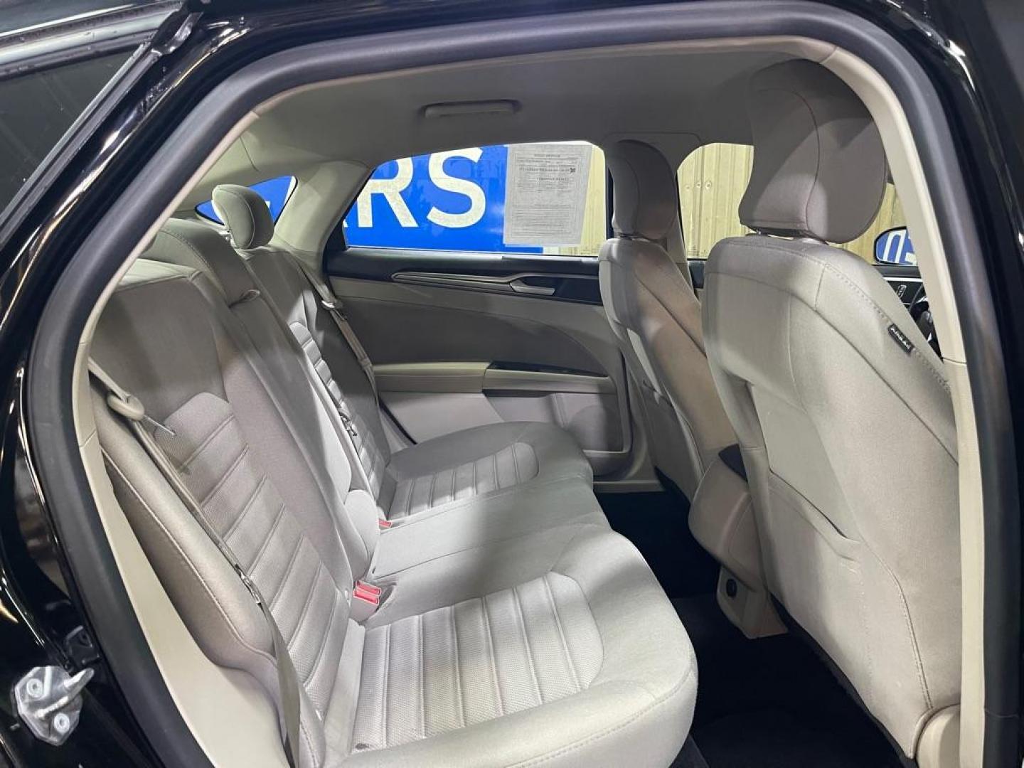 2018 BLACK FORD FUSION SE (3FA6P0H7XJR) with an 2.5L engine, Automatic transmission, located at 2525 S. Cushman, Fairbanks, AK, 99701, (907) 452-5707, 64.824036, -147.712311 - Photo#4