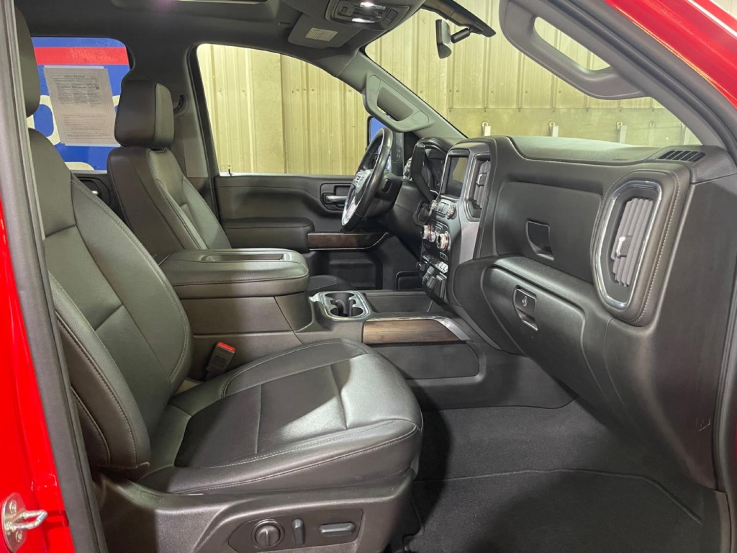 2022 RED GMC SIERRA 2500 2500 SLT (1GT49NE76NF) with an 6.6L engine, Automatic transmission, located at 2525 S. Cushman, Fairbanks, AK, 99701, (907) 452-5707, 64.824036, -147.712311- Photo#3