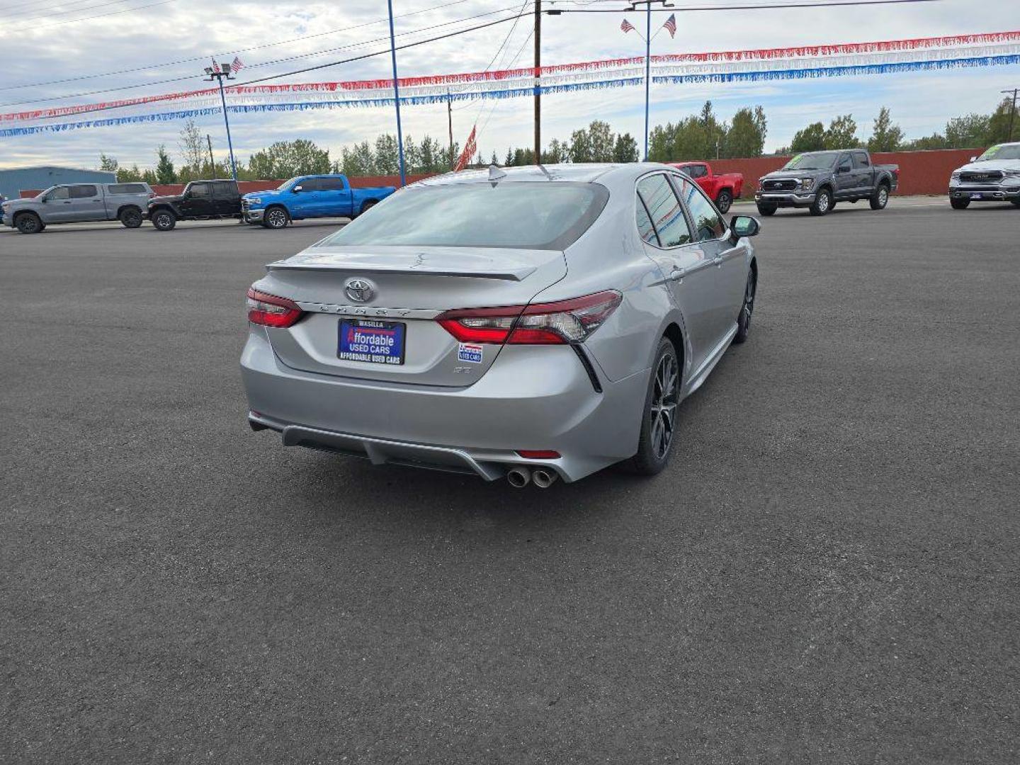 2023 SILVER TOYOTA CAMRY SE NIGHT SHADE (4T1G11AK7PU) with an 2.5L engine, Automatic transmission, located at 2525 S. Cushman, Fairbanks, AK, 99701, (907) 452-5707, 64.824036, -147.712311 - Photo#3