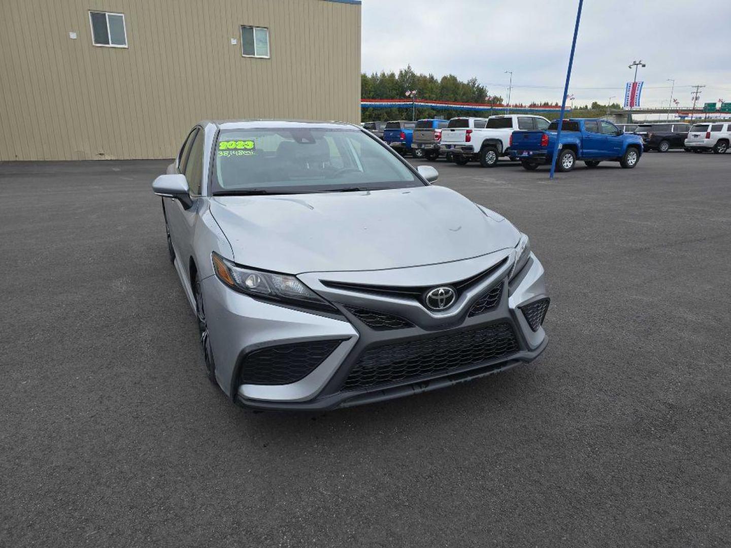 2023 SILVER TOYOTA CAMRY SE NIGHT SHADE (4T1G11AK7PU) with an 2.5L engine, Automatic transmission, located at 2525 S. Cushman, Fairbanks, AK, 99701, (907) 452-5707, 64.824036, -147.712311 - Photo#4