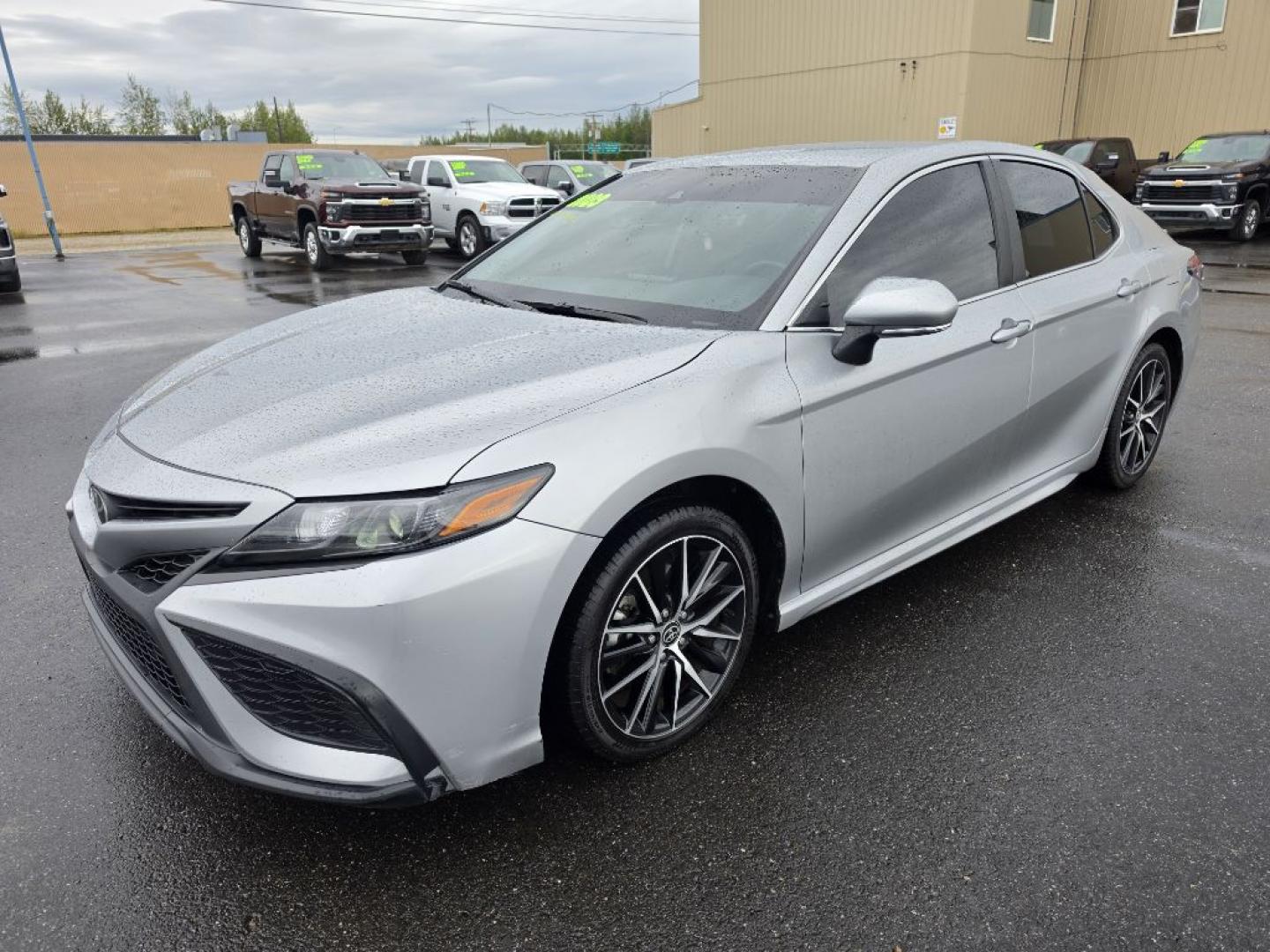 2023 SILVER TOYOTA CAMRY SE NIGHT SHADE (4T1G11AK7PU) with an 2.5L engine, Automatic transmission, located at 2525 S. Cushman, Fairbanks, AK, 99701, (907) 452-5707, 64.824036, -147.712311- Photo#1