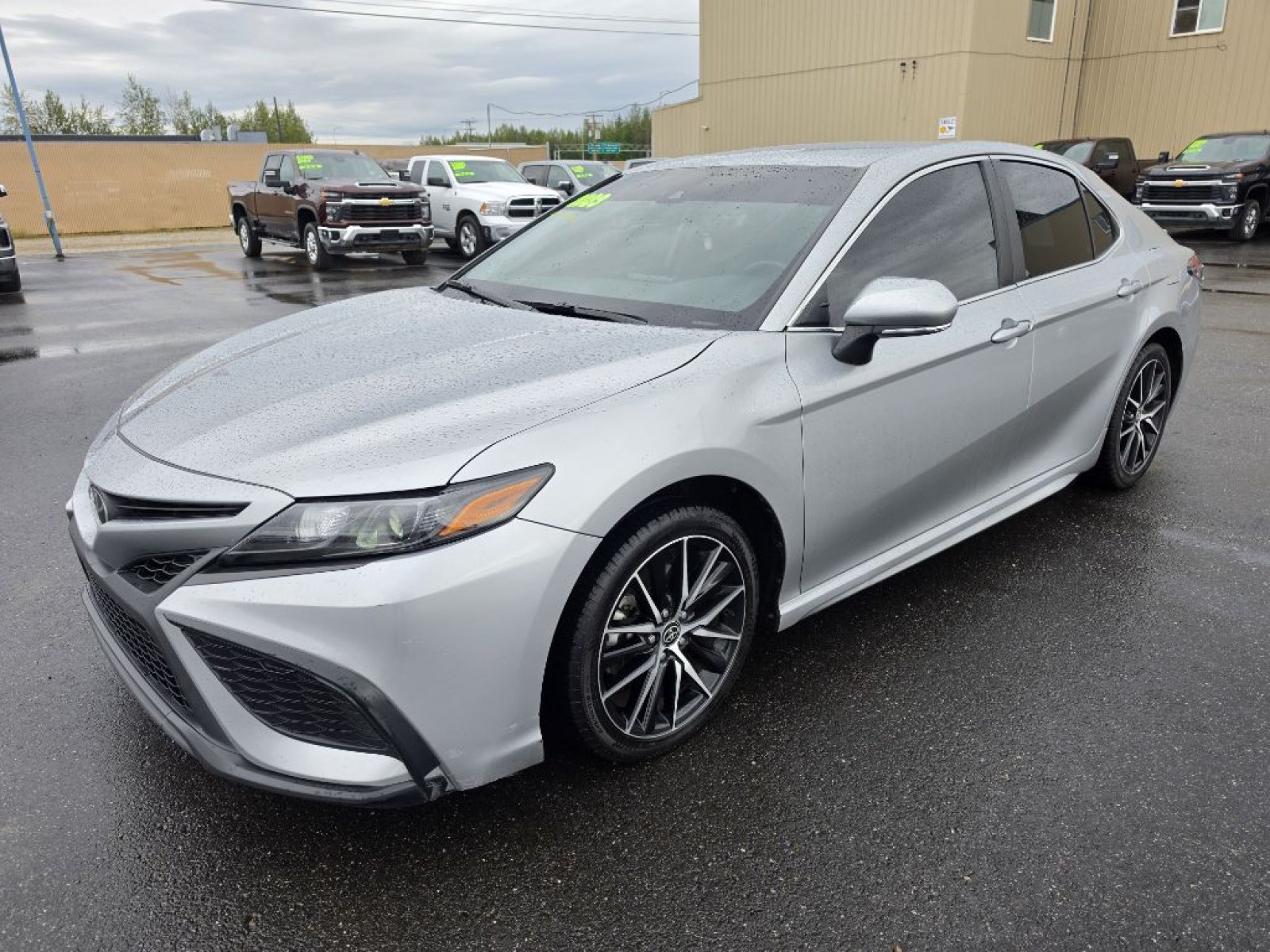 2023 SILVER TOYOTA CAMRY SE NIGHT SHADE (4T1G11AK7PU) with an 2.5L engine, Automatic transmission, located at 2525 S. Cushman, Fairbanks, AK, 99701, (907) 452-5707, 64.824036, -147.712311 - Photo#1