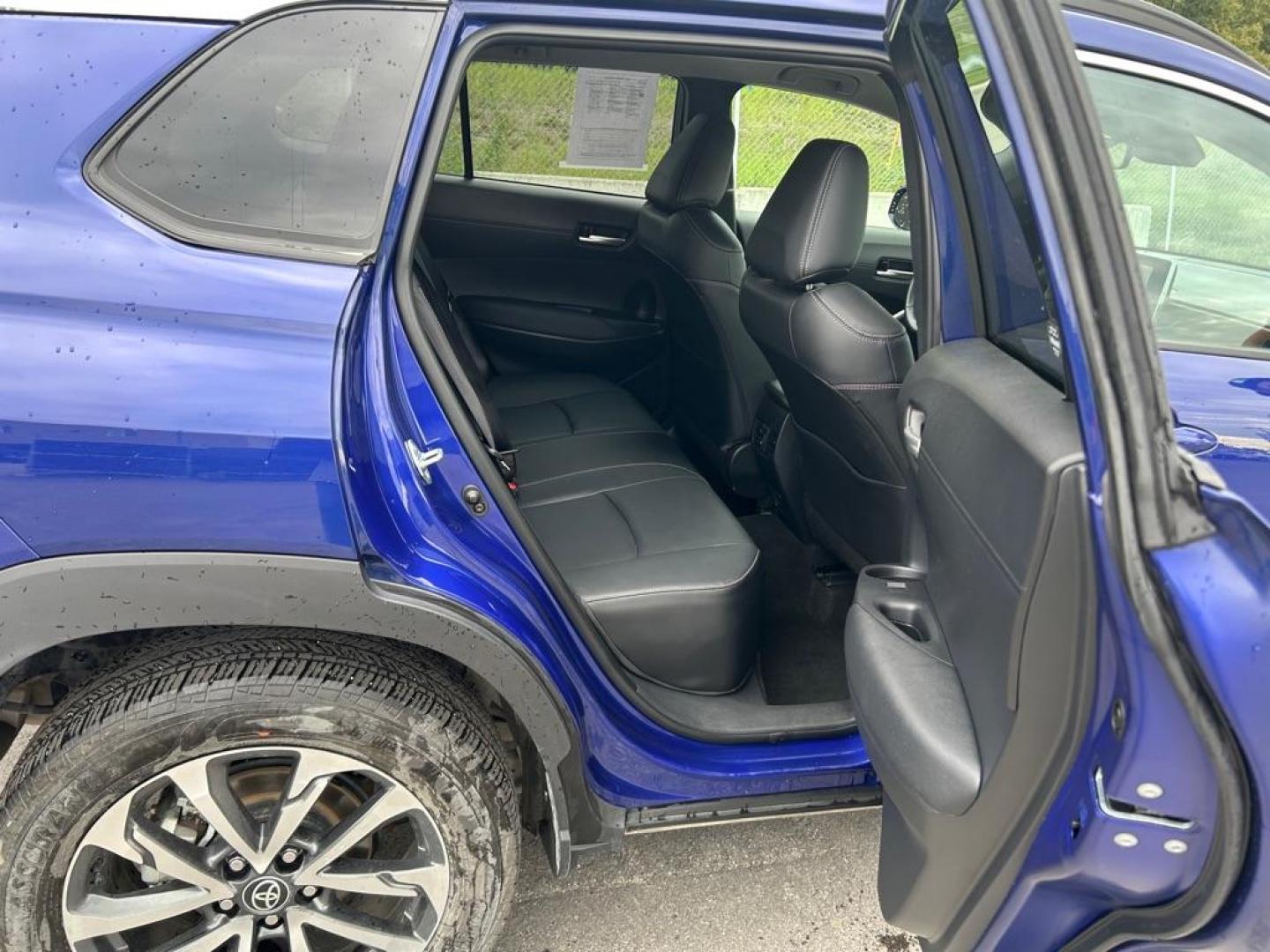 2023 BLUE TOYOTA COROLLA CROSS XLE (7MUEAABGXPV) with an 2.0L engine, Continuously Variable transmission, located at 2525 S. Cushman, Fairbanks, AK, 99701, (907) 452-5707, 64.824036, -147.712311 - Photo#5