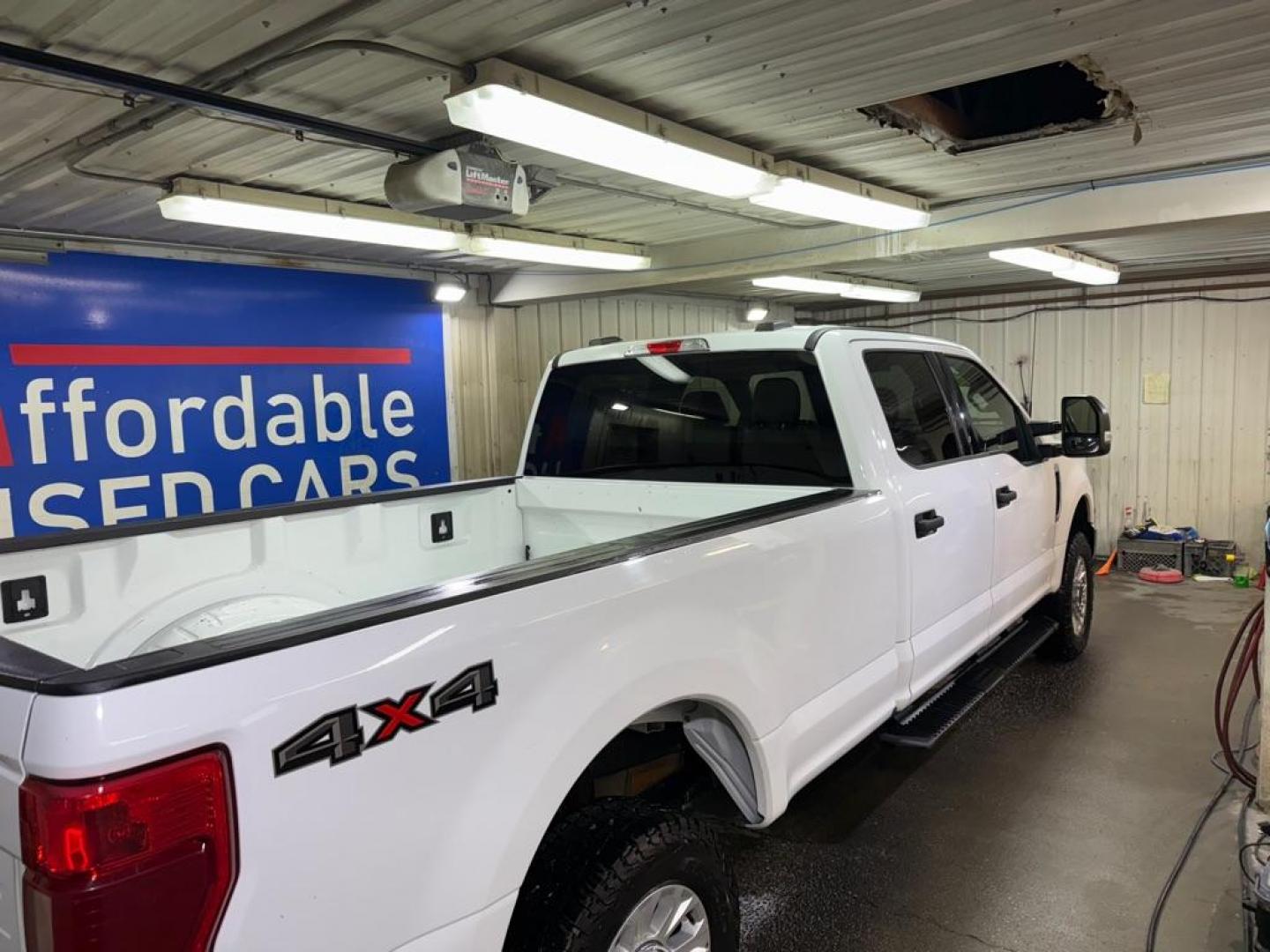 2022 WHITE FORD F250 SUPER DUTY (1FT7W2B67NE) with an 6.2L engine, Automatic transmission, located at 2525 S. Cushman, Fairbanks, AK, 99701, (907) 452-5707, 64.824036, -147.712311 - Photo#3