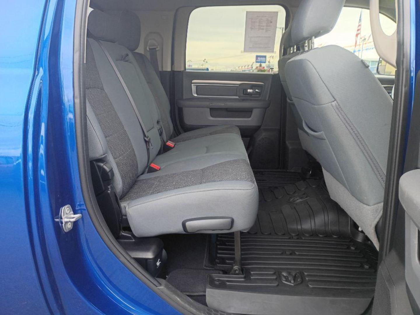 2018 BLUE RAM 2500 SLT (3C6UR5MJ1JG) with an 6.4L engine, Automatic transmission, located at 2525 S. Cushman, Fairbanks, AK, 99701, (907) 452-5707, 64.824036, -147.712311 - Photo#5
