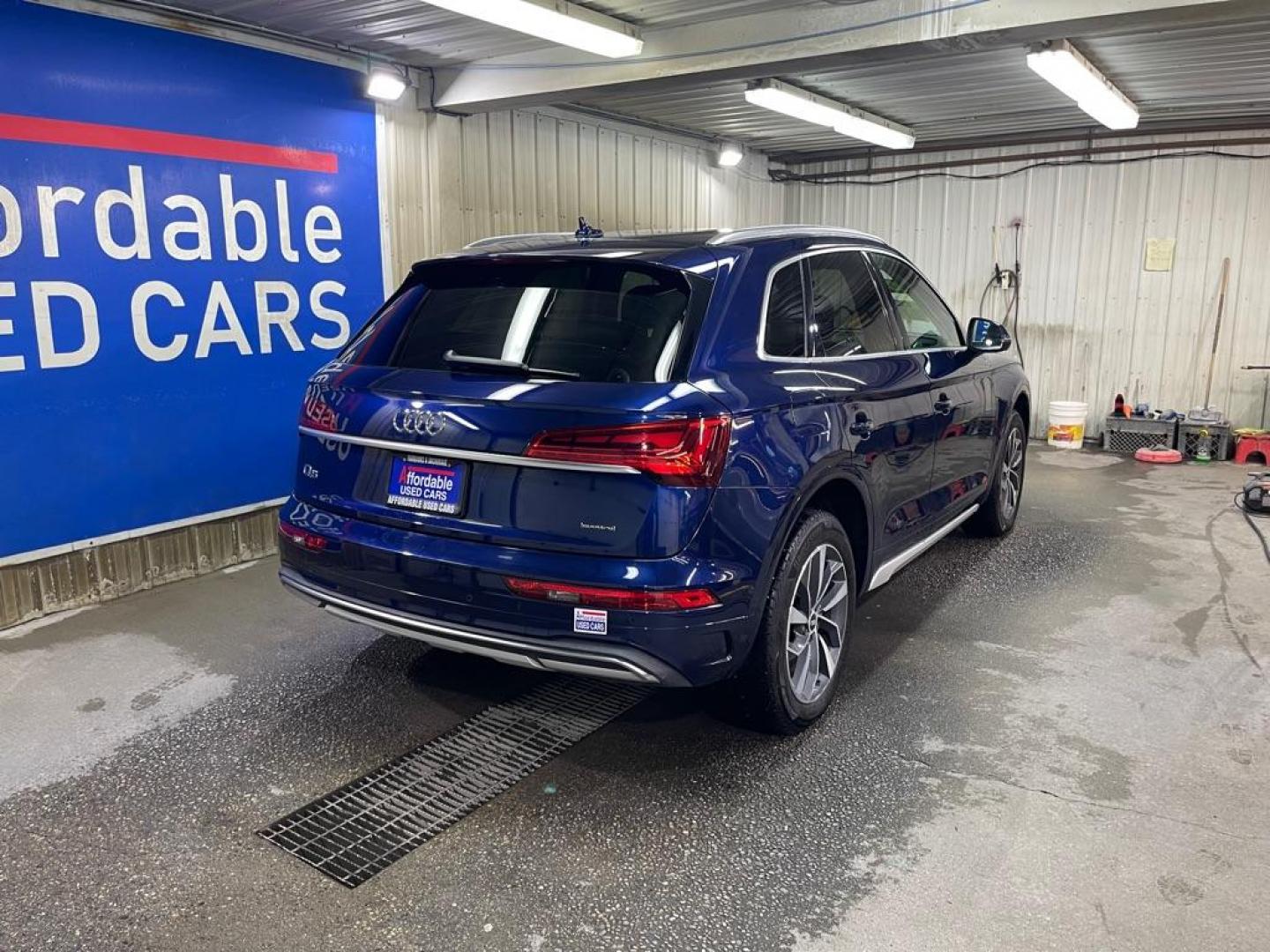 2021 BLUE AUDI Q5 PREMIUM PLUS (WA1BAAFY1M2) with an 2.0L engine, Automatic transmission, located at 2525 S. Cushman, Fairbanks, AK, 99701, (907) 452-5707, 64.824036, -147.712311 - Photo#2