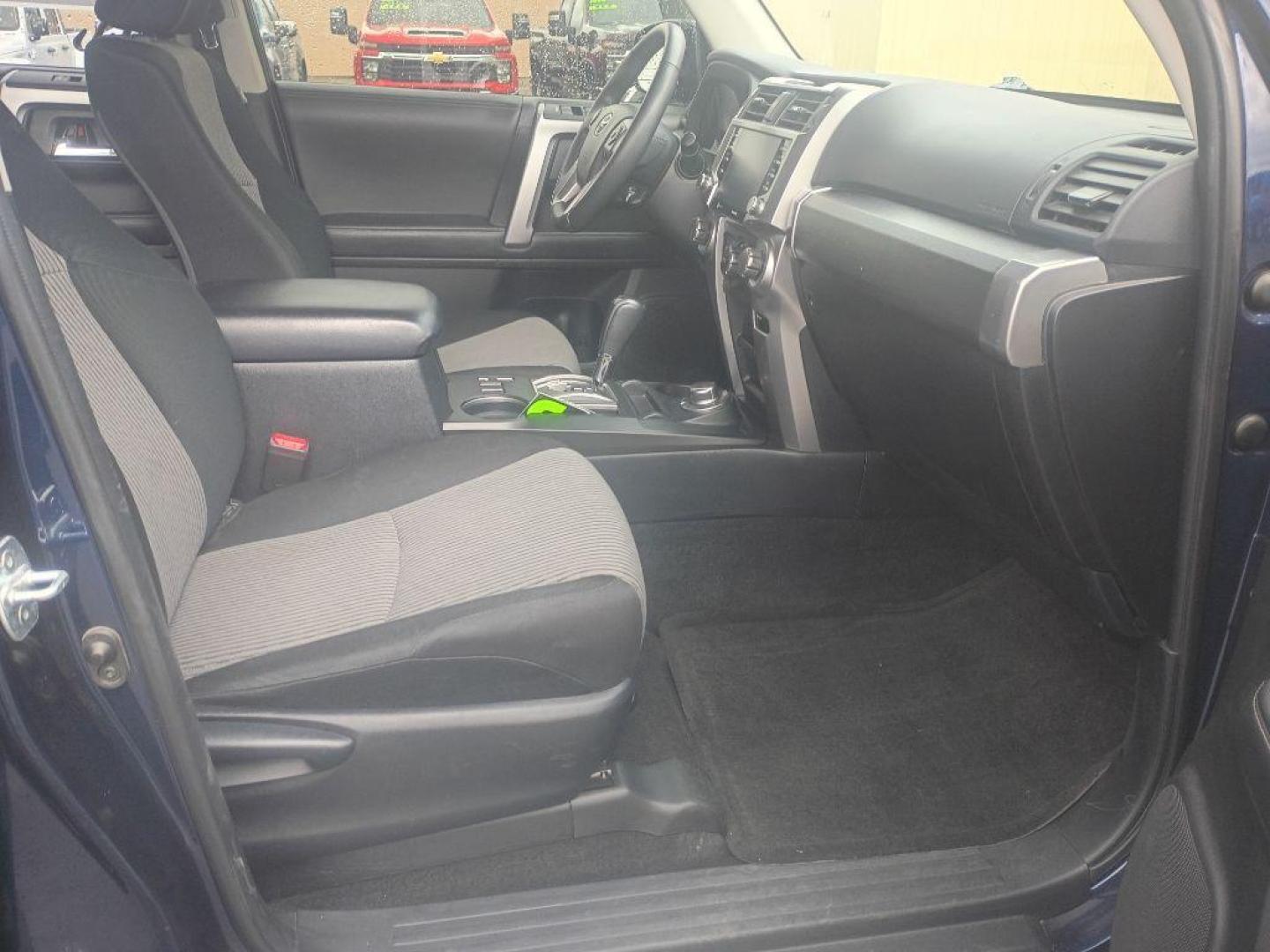 2021 BLUE TOYOTA 4RUNNER SR5/SR5 PREMIUM (JTEMU5JR1M5) with an 4.0L engine, Automatic transmission, located at 2525 S. Cushman, Fairbanks, AK, 99701, (907) 452-5707, 64.824036, -147.712311 - Photo#2