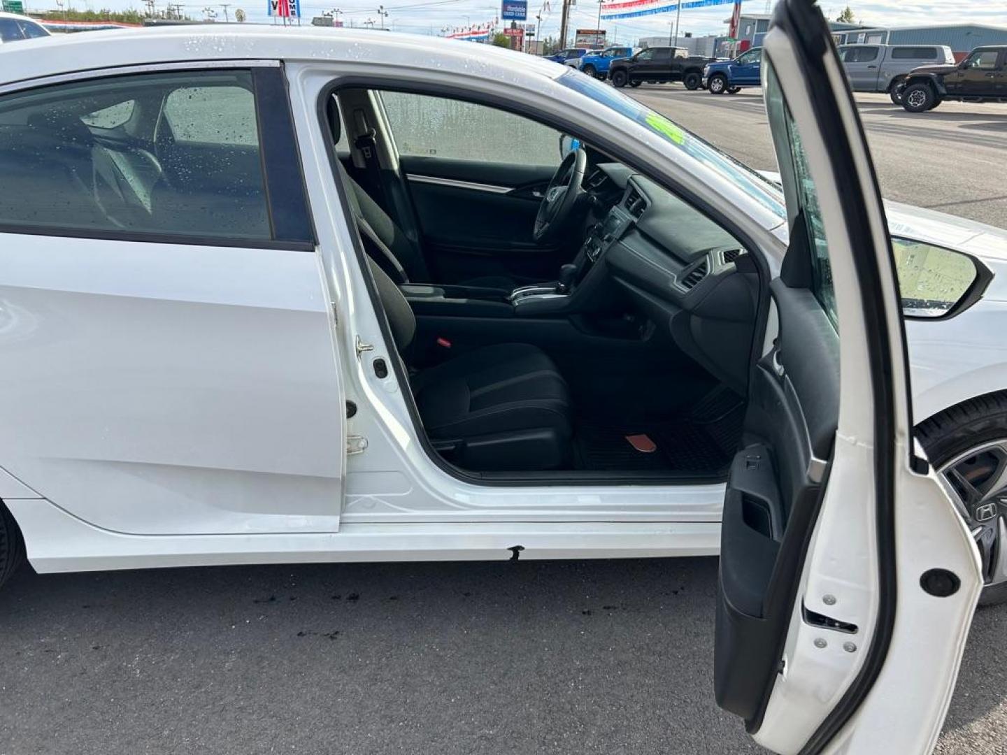 2019 WHITE HONDA CIVIC LX (2HGFC2F63KH) with an 2.0L engine, Continuously Variable transmission, located at 2525 S. Cushman, Fairbanks, AK, 99701, (907) 452-5707, 64.824036, -147.712311 - Photo#4