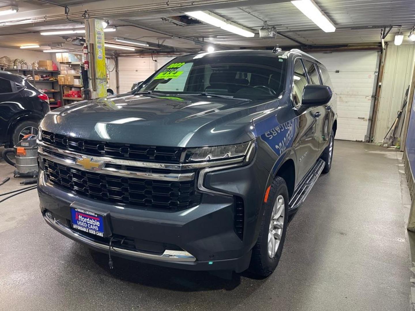 2022 GRAY CHEVROLET SUBURBAN 1500 LS (1GNSKBKDXNR) with an 5.3L engine, Automatic transmission, located at 2525 S. Cushman, Fairbanks, AK, 99701, (907) 452-5707, 64.824036, -147.712311 - Photo#1