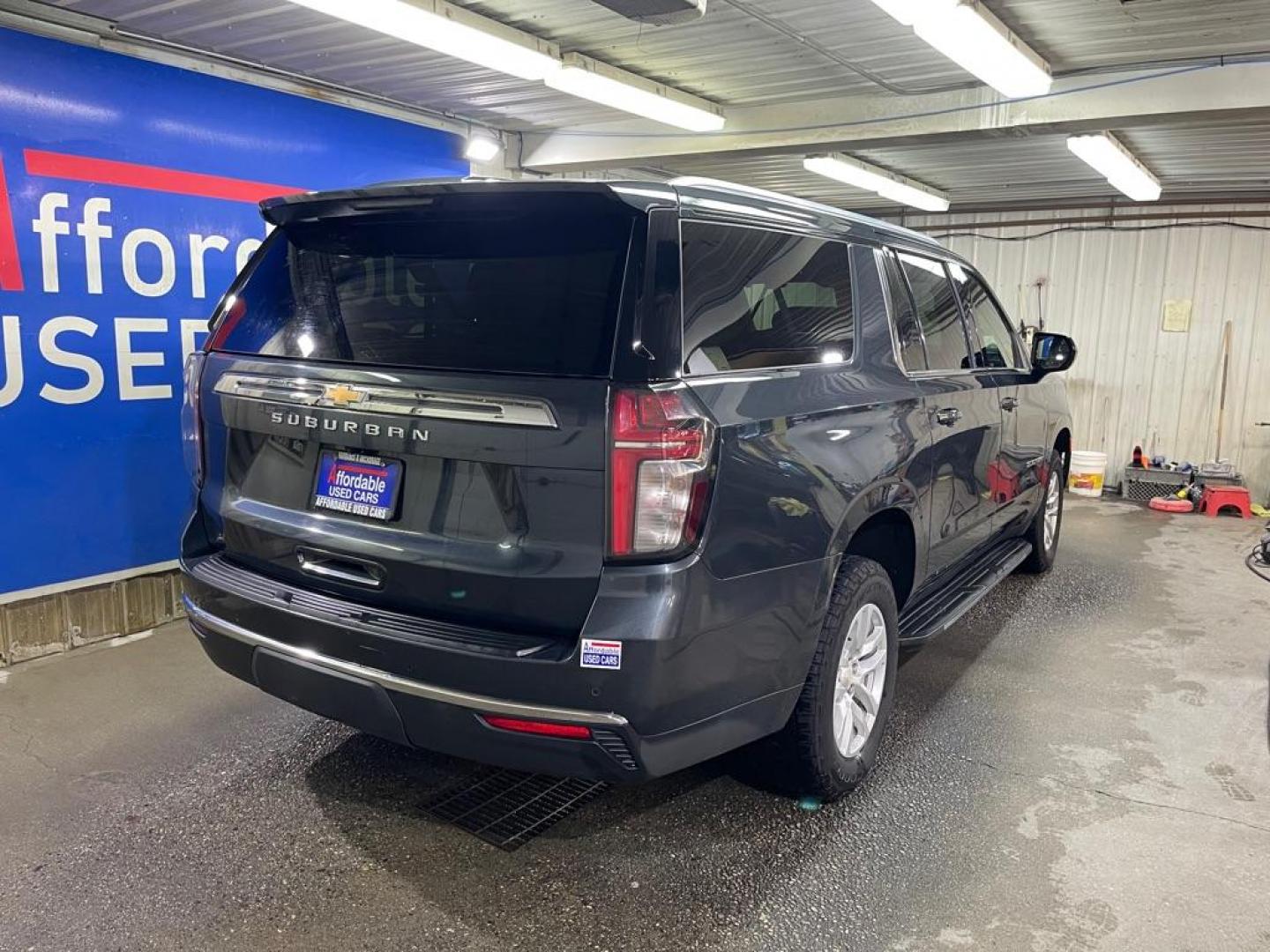 2022 GRAY CHEVROLET SUBURBAN 1500 LS (1GNSKBKDXNR) with an 5.3L engine, Automatic transmission, located at 2525 S. Cushman, Fairbanks, AK, 99701, (907) 452-5707, 64.824036, -147.712311 - Photo#2