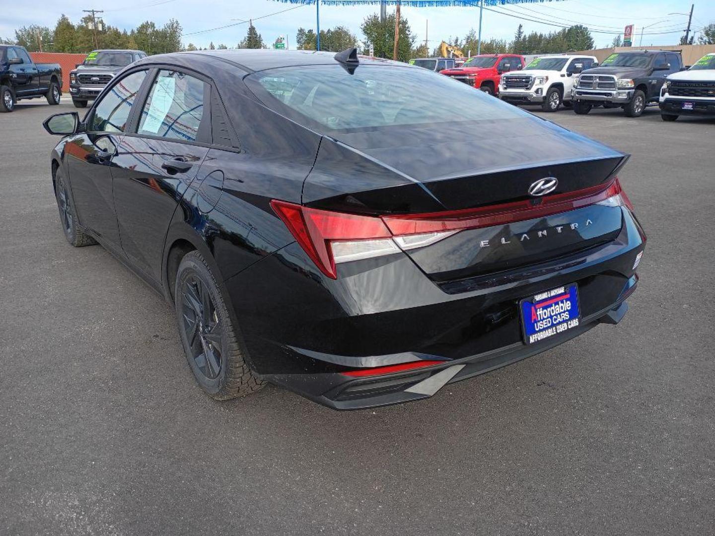 2022 BLACK HYUNDAI ELANTRA SEL (KMHLM4AG3NU) with an 2.0L engine, Continuously Variable transmission, located at 2525 S. Cushman, Fairbanks, AK, 99701, (907) 452-5707, 64.824036, -147.712311 - Photo#2