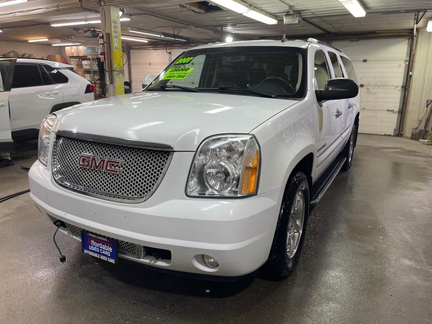 2007 WHITE GMC YUKON XL DENALI (1GKFK66847J) with an 6.2L engine, Automatic transmission, located at 2525 S. Cushman, Fairbanks, AK, 99701, (907) 452-5707, 64.824036, -147.712311 - Photo#1