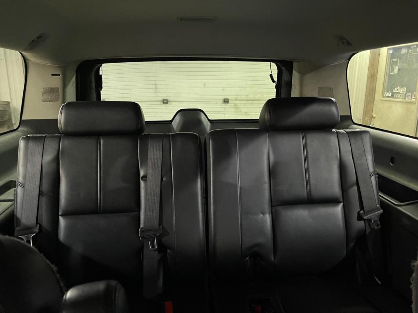 2007 WHITE GMC YUKON XL DENALI (1GKFK66847J) with an 6.2L engine, Automatic transmission, located at 2525 S. Cushman, Fairbanks, AK, 99701, (907) 452-5707, 64.824036, -147.712311 - Photo#5