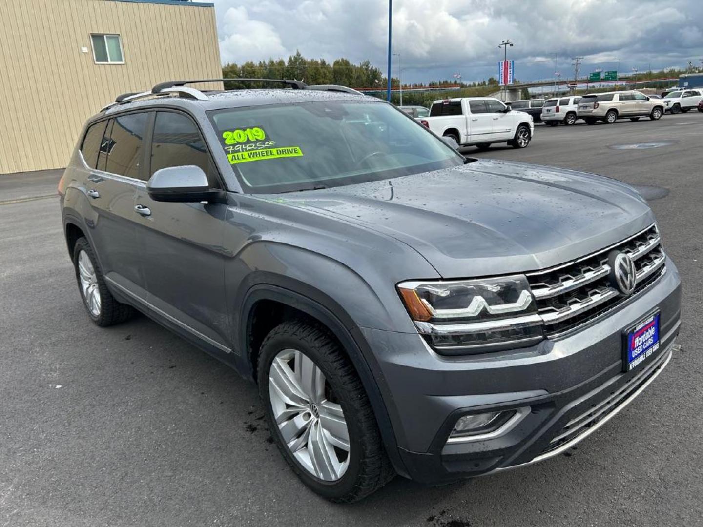 2019 GRAY VOLKSWAGEN ATLAS SEL (1V2MR2CA5KC) with an 3.6L engine, Automatic transmission, located at 2525 S. Cushman, Fairbanks, AK, 99701, (907) 452-5707, 64.824036, -147.712311 - Photo#1