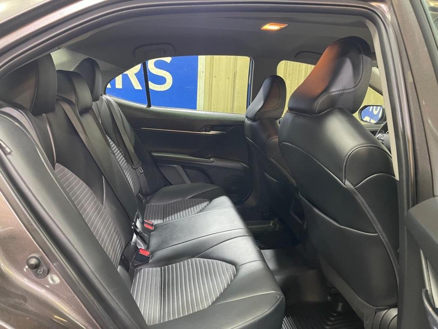 2022 GRAY TOYOTA CAMRY SE (4T1G11AKXNU) with an 2.5L engine, Automatic transmission, located at 2525 S. Cushman, Fairbanks, AK, 99701, (907) 452-5707, 64.824036, -147.712311 - Photo#4