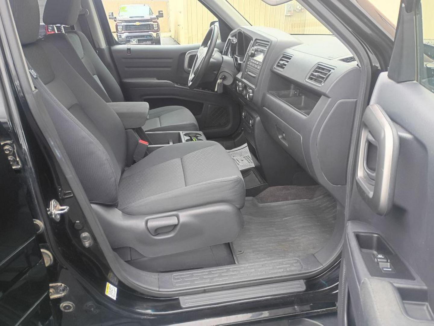 2010 BLACK HONDA RIDGELINE RTS (5FPYK1F46AB) with an 3.5L engine, Automatic transmission, located at 2525 S. Cushman, Fairbanks, AK, 99701, (907) 452-5707, 64.824036, -147.712311 - Photo#4