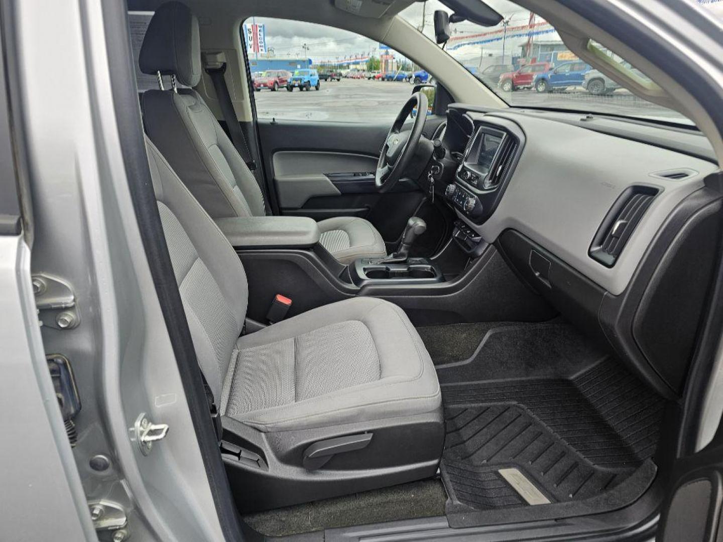 2017 SILVER CHEVROLET COLORADO (1GCGTBEN1H1) with an 3.6L engine, Automatic transmission, located at 2525 S. Cushman, Fairbanks, AK, 99701, (907) 452-5707, 64.824036, -147.712311 - Photo#2