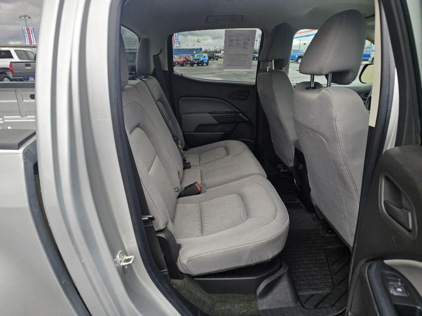 2017 SILVER CHEVROLET COLORADO (1GCGTBEN1H1) with an 3.6L engine, Automatic transmission, located at 2525 S. Cushman, Fairbanks, AK, 99701, (907) 452-5707, 64.824036, -147.712311 - Photo#5