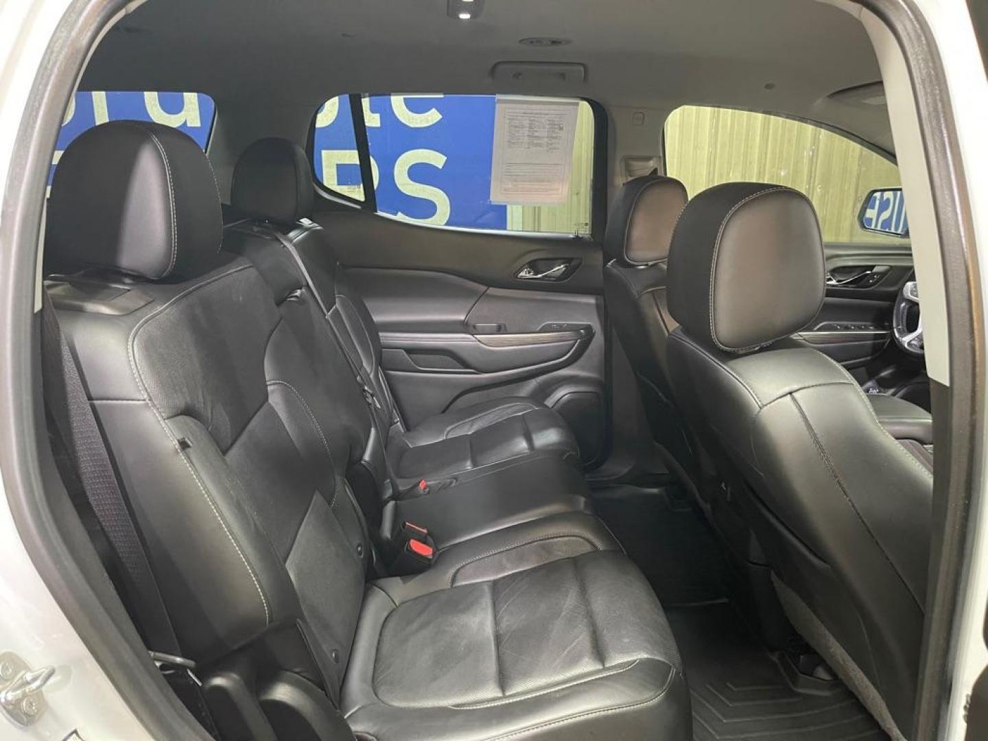 2020 WHITE GMC ACADIA SLT (1GKKNULS4LZ) with an 3.6L engine, Automatic transmission, located at 2525 S. Cushman, Fairbanks, AK, 99701, (907) 452-5707, 64.824036, -147.712311 - Photo#4