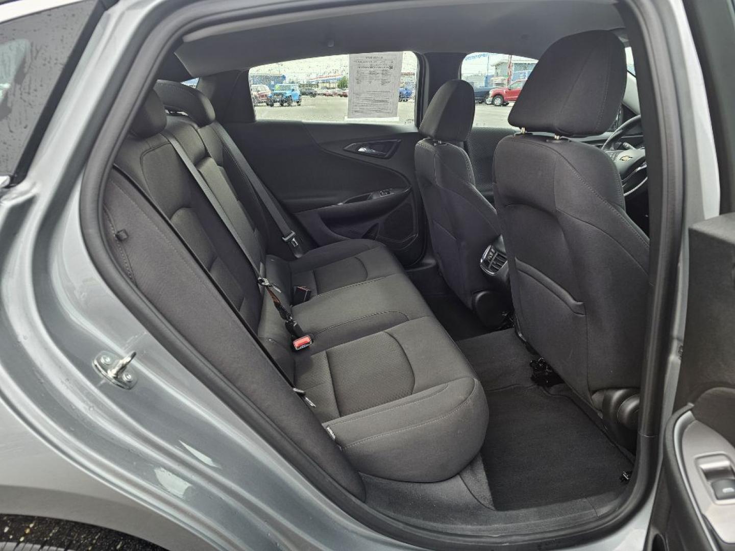 2023 SILVER CHEVROLET MALIBU LT LT (1G1ZD5ST1PF) with an 1.5L engine, Continuously Variable transmission, located at 2525 S. Cushman, Fairbanks, AK, 99701, (907) 452-5707, 64.824036, -147.712311- Photo#5