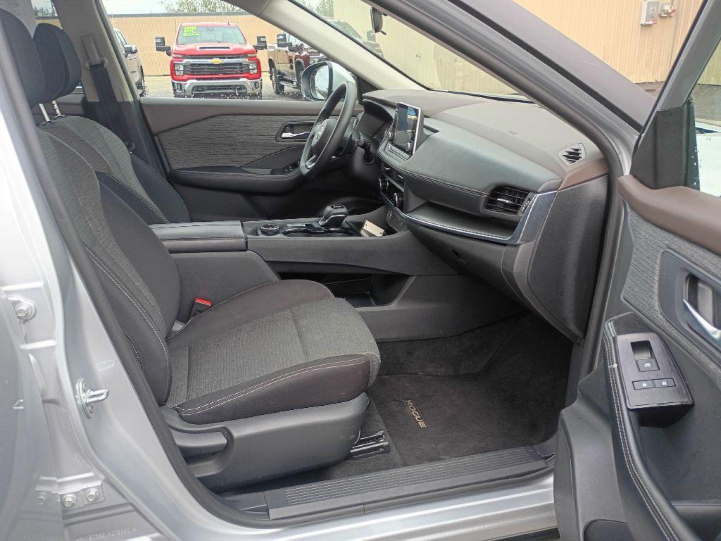 2023 GRAY NISSAN ROGUE SV (5N1BT3BB1PC) with an 1.5L engine, Continuously Variable transmission, located at 2525 S. Cushman, Fairbanks, AK, 99701, (907) 452-5707, 64.824036, -147.712311 - Photo#5