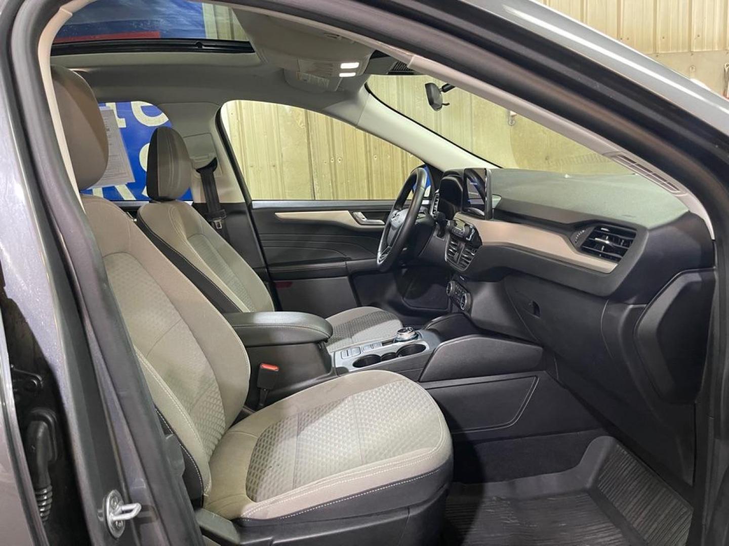 2021 GREY FORD ESCAPE SE (1FMCU0G66MU) with an 1.5L engine, Automatic transmission, located at 2525 S. Cushman, Fairbanks, AK, 99701, (907) 452-5707, 64.824036, -147.712311 - Photo#3