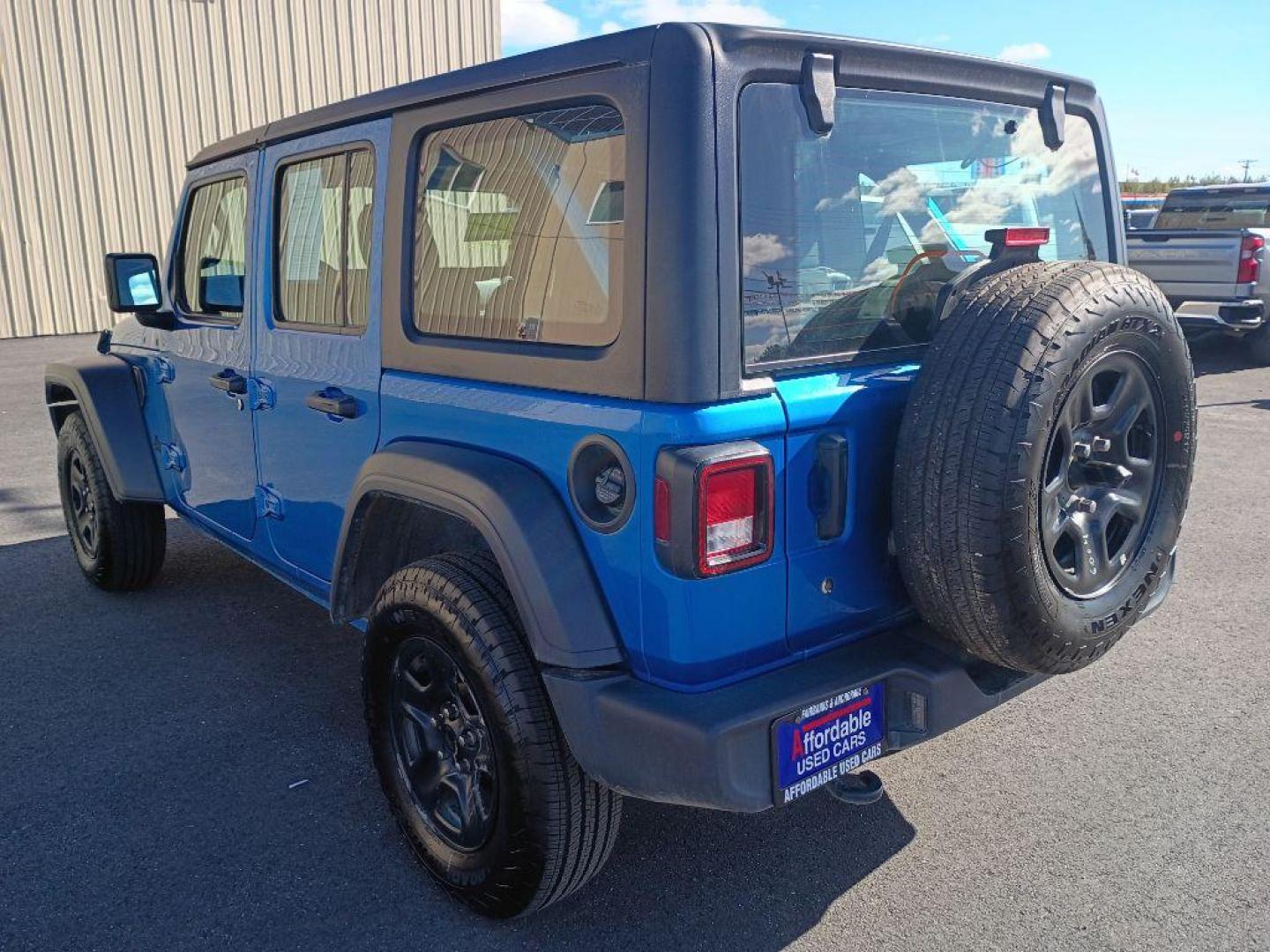 2022 BLUE JEEP WRANGLER UNLIMI SPORT (1C4HJXDG7NW) with an 3.6L engine, Automatic transmission, located at 2525 S. Cushman, Fairbanks, AK, 99701, (907) 452-5707, 64.824036, -147.712311 - Photo#4
