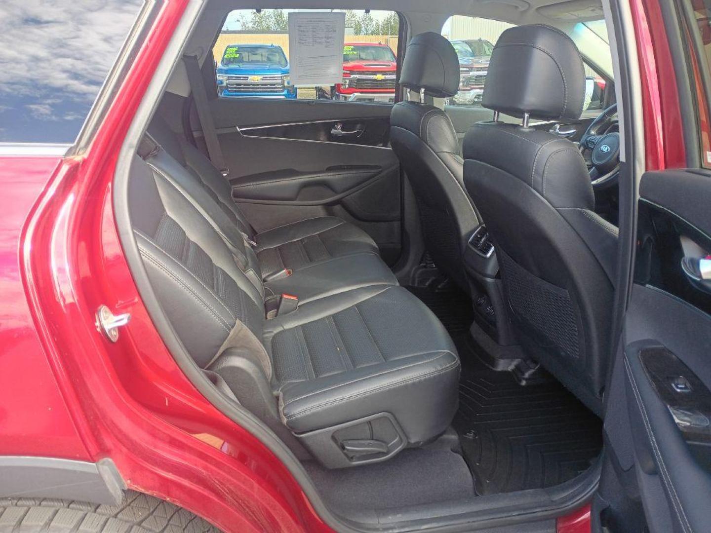 2017 RED KIA SORENTO EX (5XYPHDA16HG) with an 2.0L engine, Automatic transmission, located at 2525 S. Cushman, Fairbanks, AK, 99701, (907) 452-5707, 64.824036, -147.712311 - Photo#5