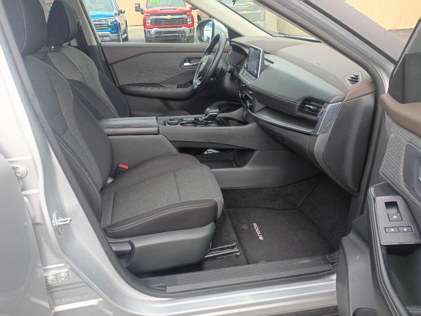 2023 SILVER NISSAN ROGUE SV (5N1BT3BB6PC) with an 1.5L engine, Continuously Variable transmission, located at 2525 S. Cushman, Fairbanks, AK, 99701, (907) 452-5707, 64.824036, -147.712311 - Photo#2