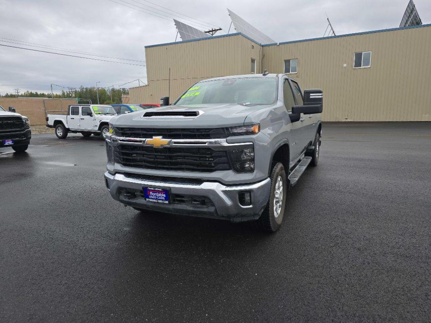 2024 GRAY CHEVROLET SILVERADO 3500 LT (1GC4YTEY4RF) with an 6.6L engine, Automatic transmission, located at 2525 S. Cushman, Fairbanks, AK, 99701, (907) 452-5707, 64.824036, -147.712311 - Photo#4