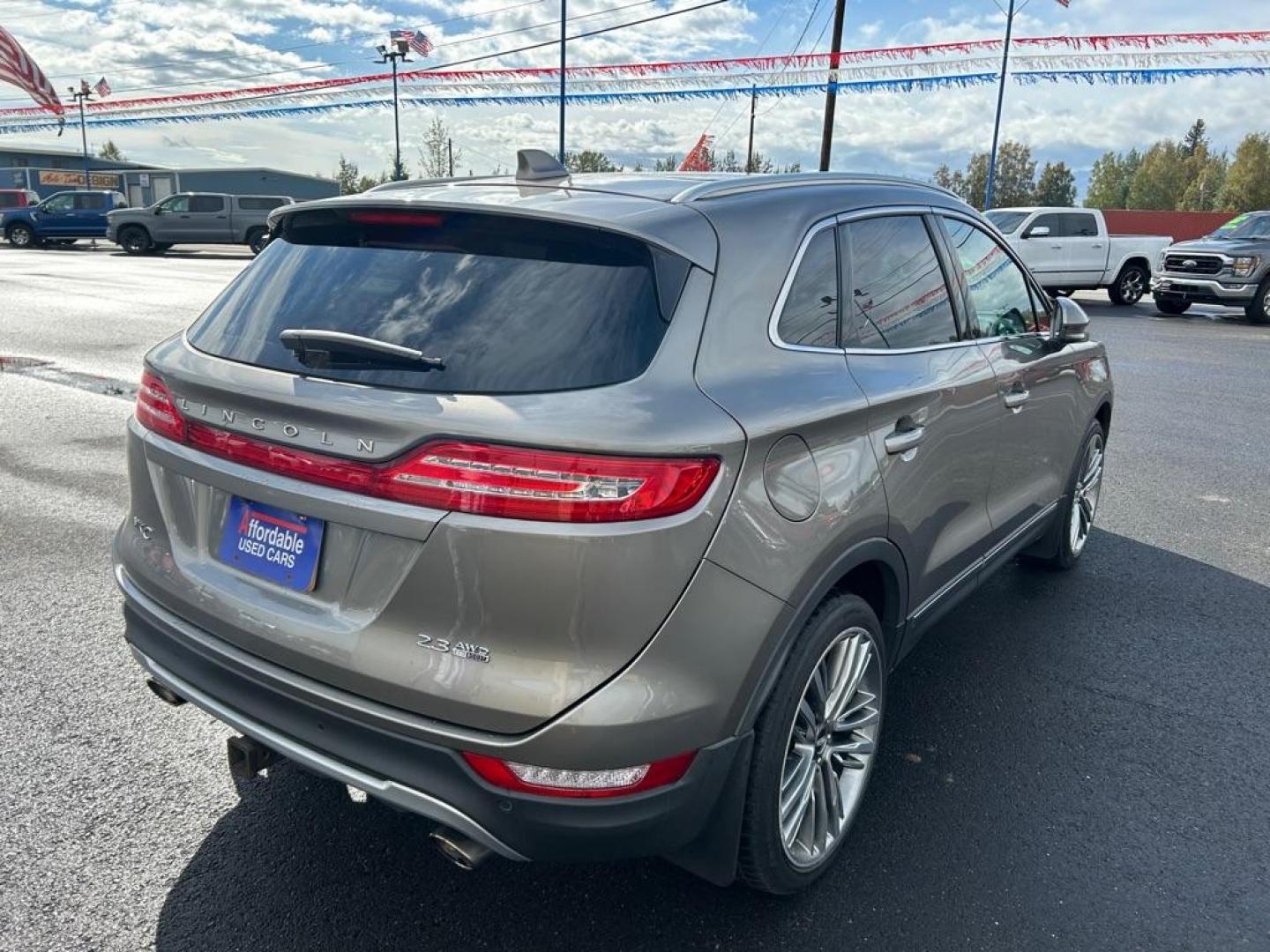 2016 BRONZE LINCOLN MKC RESERVE (5LMTJ3DH2GU) with an 2.3L engine, Automatic transmission, located at 2525 S. Cushman, Fairbanks, AK, 99701, (907) 452-5707, 64.824036, -147.712311 - Photo#2