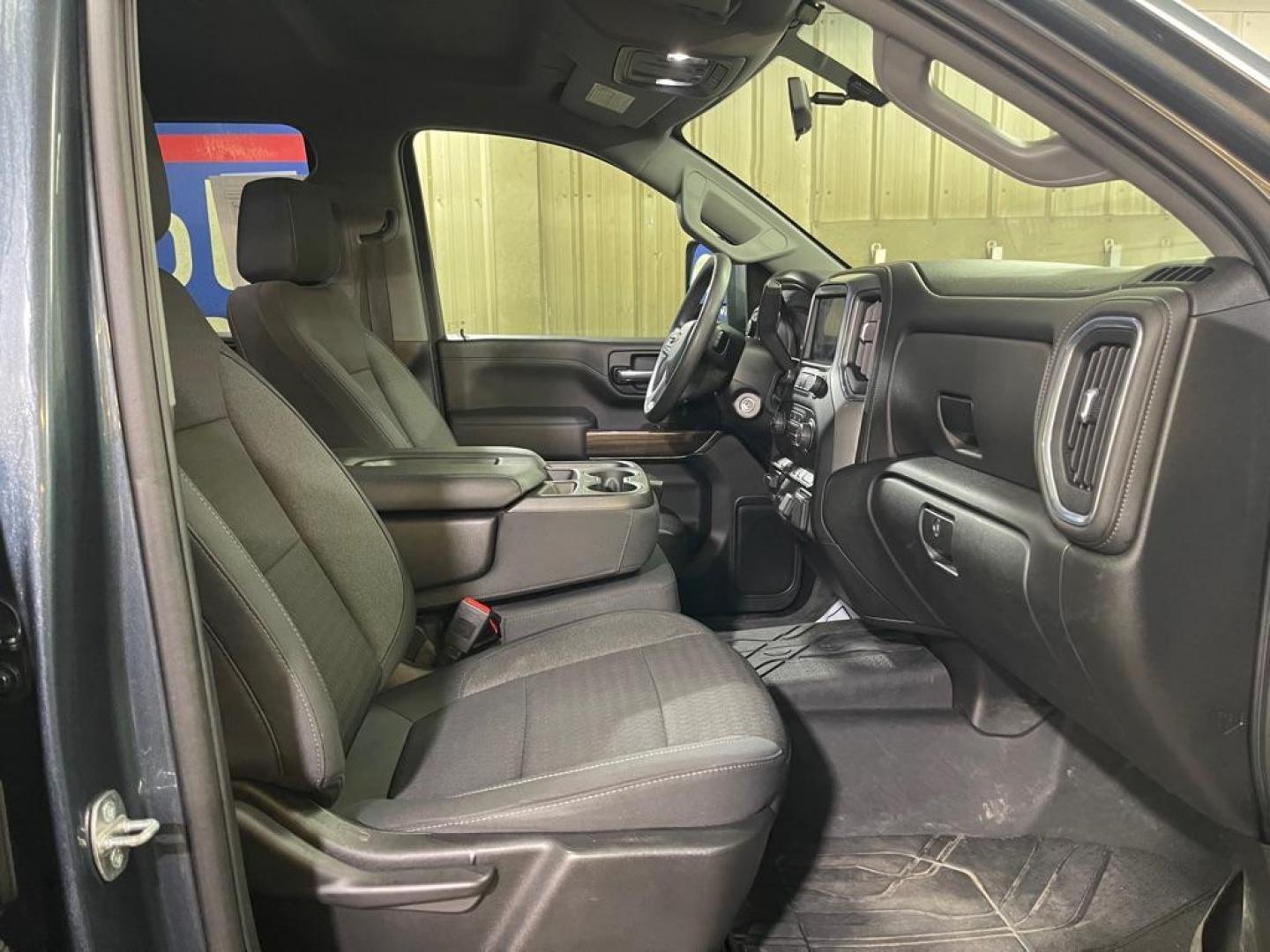 2020 GRAY CHEVROLET SILVERADO 2500 HEAVY DUTY LT (1GC4YNE77LF) with an 6.6L engine, Automatic transmission, located at 2525 S. Cushman, Fairbanks, AK, 99701, (907) 452-5707, 64.824036, -147.712311 - Photo#3