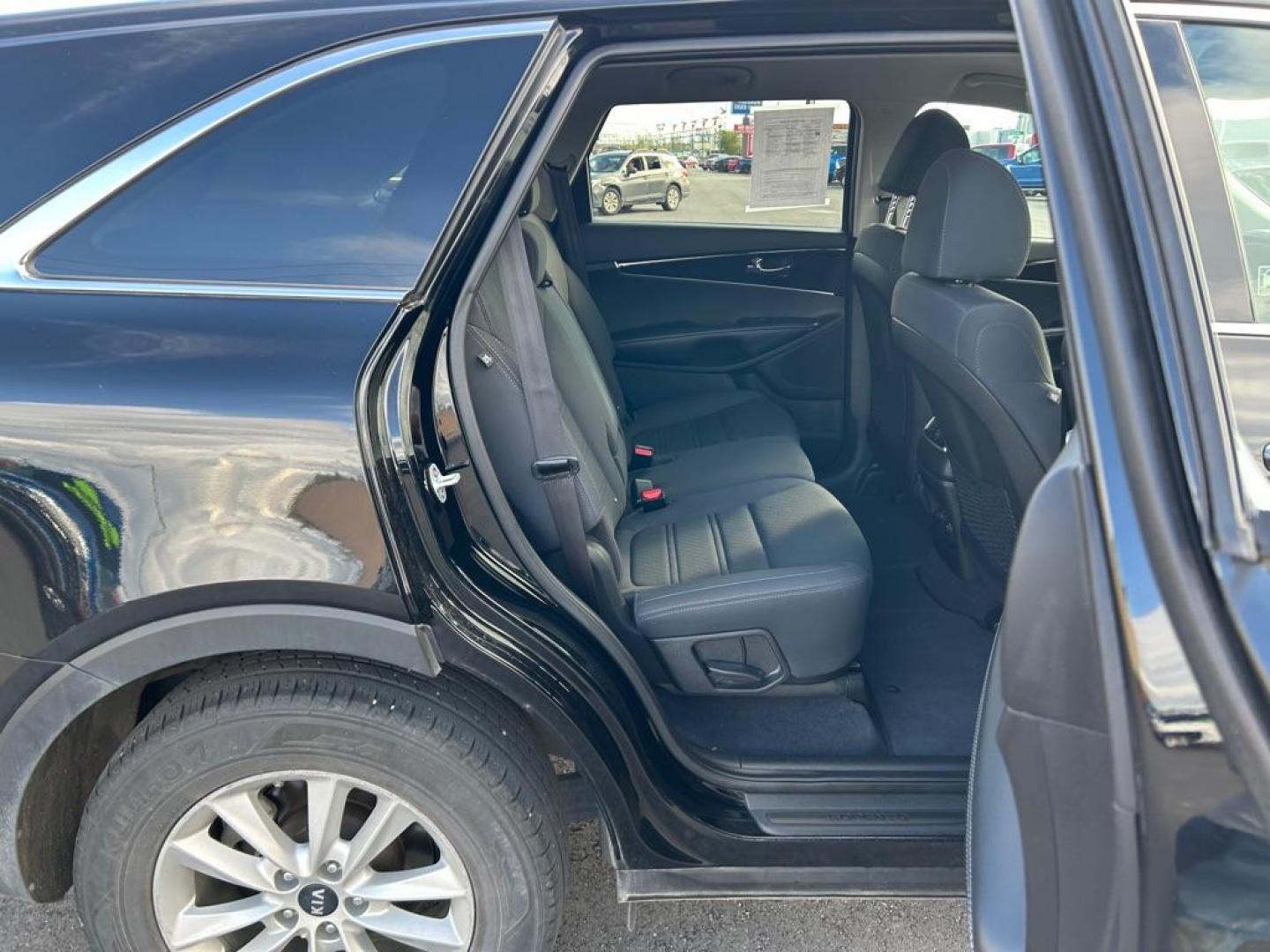 2019 BLACK KIA SORENTO L (5XYPGDA30KG) with an 2.4L engine, Automatic transmission, located at 2525 S. Cushman, Fairbanks, AK, 99701, (907) 452-5707, 64.824036, -147.712311 - Photo#5