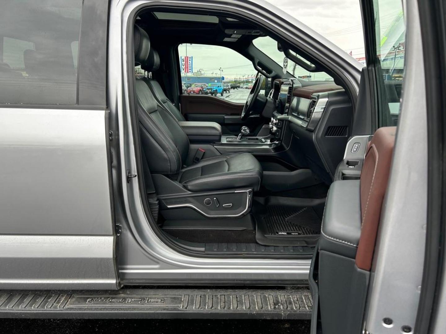 2021 SILVER FORD F150 SUPERCREW (1FTFW1ED8MF) with an 3.5L engine, Automatic transmission, located at 2525 S. Cushman, Fairbanks, AK, 99701, (907) 452-5707, 64.824036, -147.712311 - Photo#4