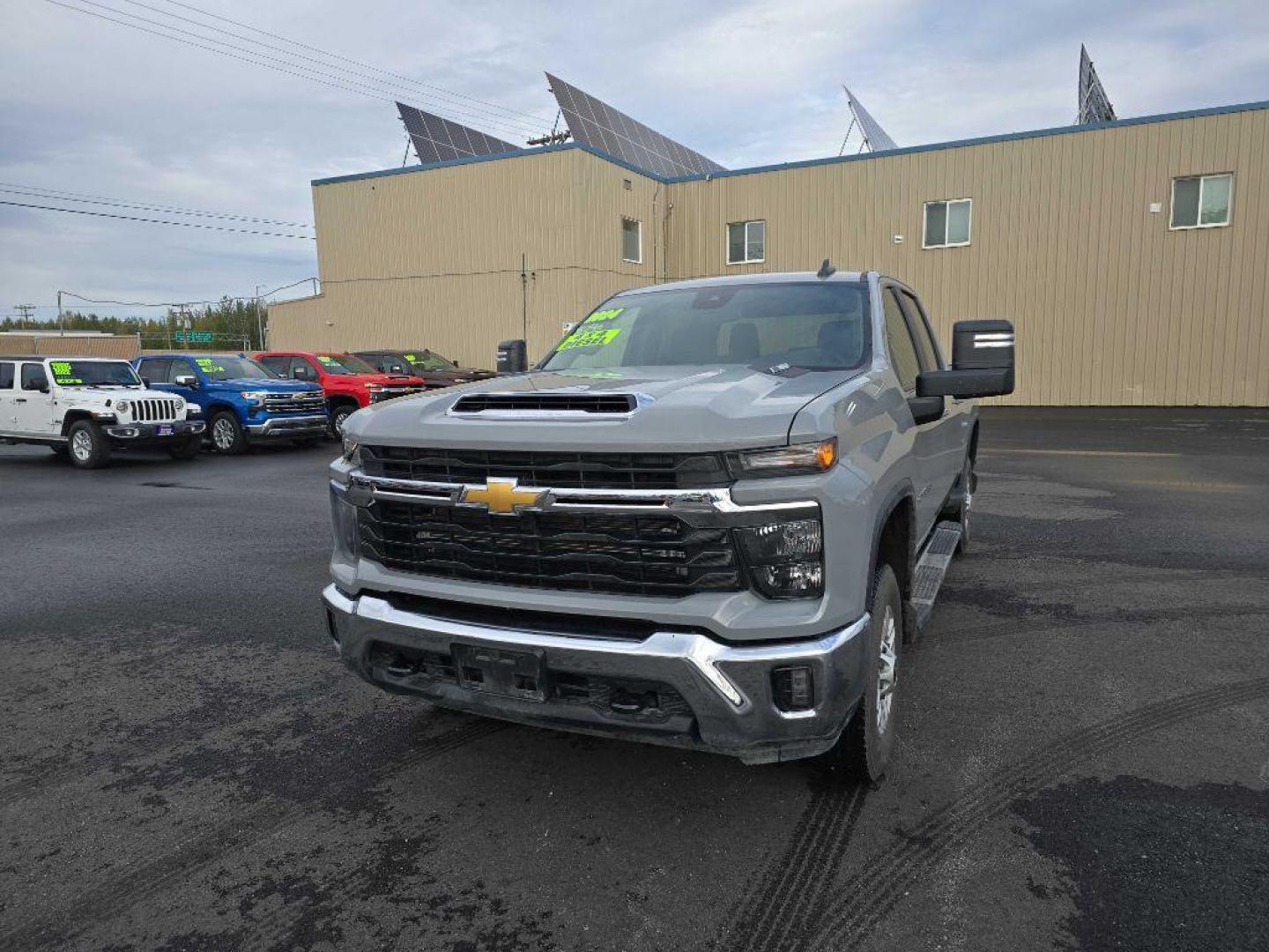 2024 GRAY CHEVROLET SILVERADO 2500 HEAVY DUTY LT (2GC4YNEY3R1) with an 6.6L engine, Automatic transmission, located at 2525 S. Cushman, Fairbanks, AK, 99701, (907) 452-5707, 64.824036, -147.712311 - Photo#1