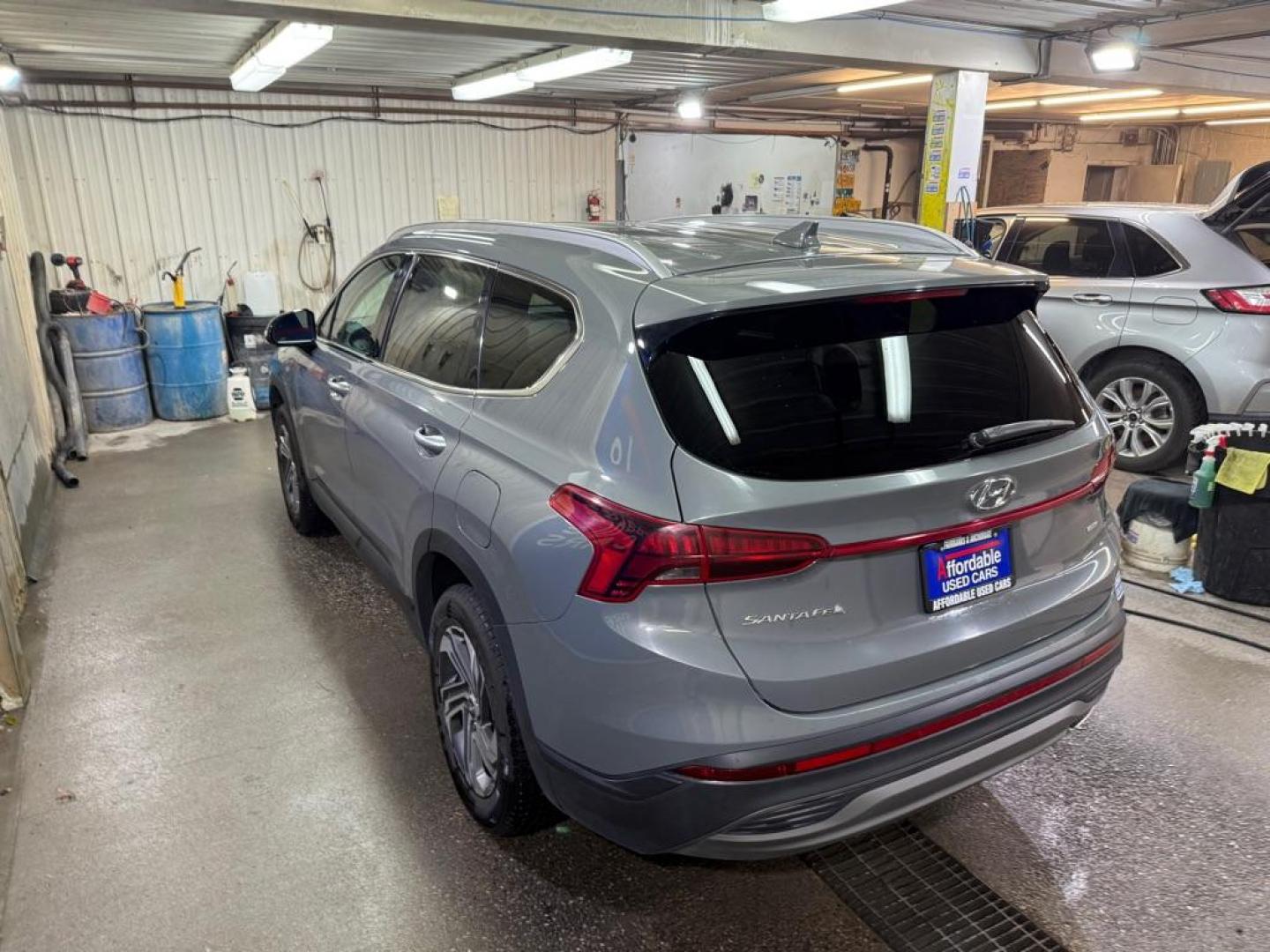 2023 GRAY HYUNDAI SANTA FE SEL (5NMS2DAJ6PH) with an 2.5L engine, Automatic transmission, located at 2525 S. Cushman, Fairbanks, AK, 99701, (907) 452-5707, 64.824036, -147.712311 - Photo#2