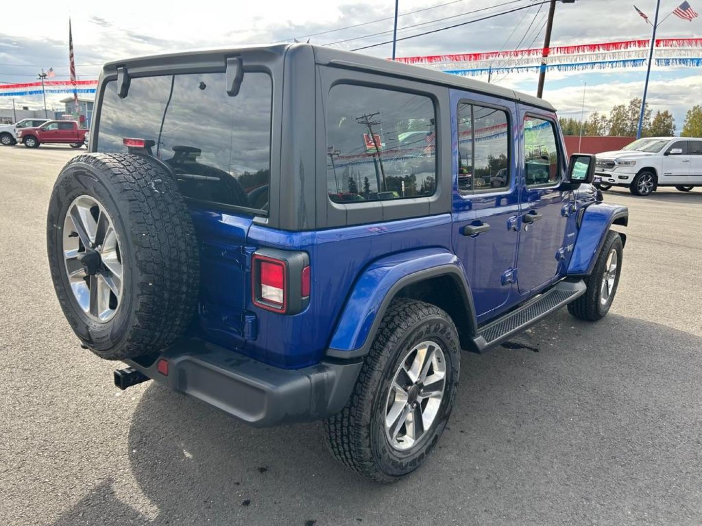 2019 BLUE JEEP WRANGLER UNLIMI SAHARA (1C4HJXEGXKW) with an 3.6L engine, Automatic transmission, located at 2525 S. Cushman, Fairbanks, AK, 99701, (907) 452-5707, 64.824036, -147.712311 - Photo#2