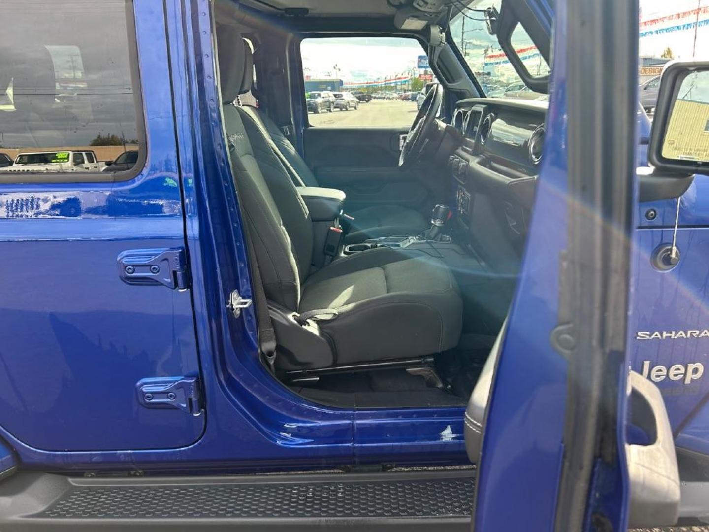 2019 BLUE JEEP WRANGLER UNLIMI SAHARA (1C4HJXEGXKW) with an 3.6L engine, Automatic transmission, located at 2525 S. Cushman, Fairbanks, AK, 99701, (907) 452-5707, 64.824036, -147.712311 - Photo#4