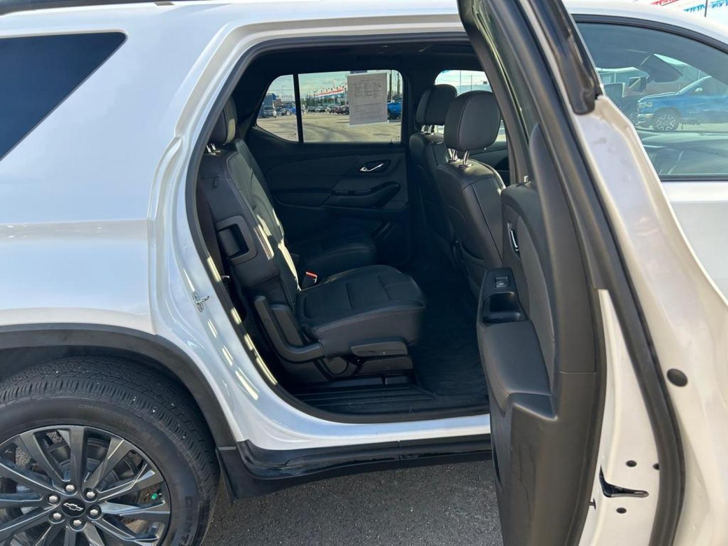 2023 WHTIE CHEVROLET TRAVERSE RS (1GNEVJKWXPJ) with an 3.6L engine, Automatic transmission, located at 2525 S. Cushman, Fairbanks, AK, 99701, (907) 452-5707, 64.824036, -147.712311 - Photo#5