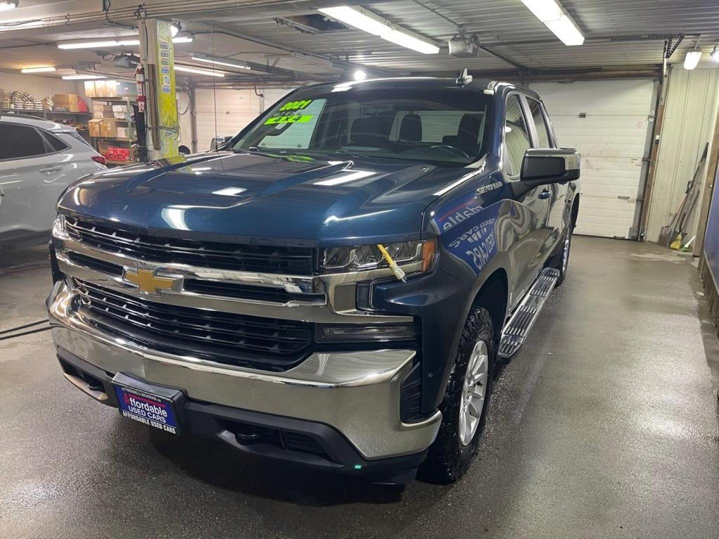 2021 BLUE CHEVROLET SILVERADO 1500 LT (3GCUYDEDXMG) with an 5.3L engine, Automatic transmission, located at 2525 S. Cushman, Fairbanks, AK, 99701, (907) 452-5707, 64.824036, -147.712311 - Photo#1